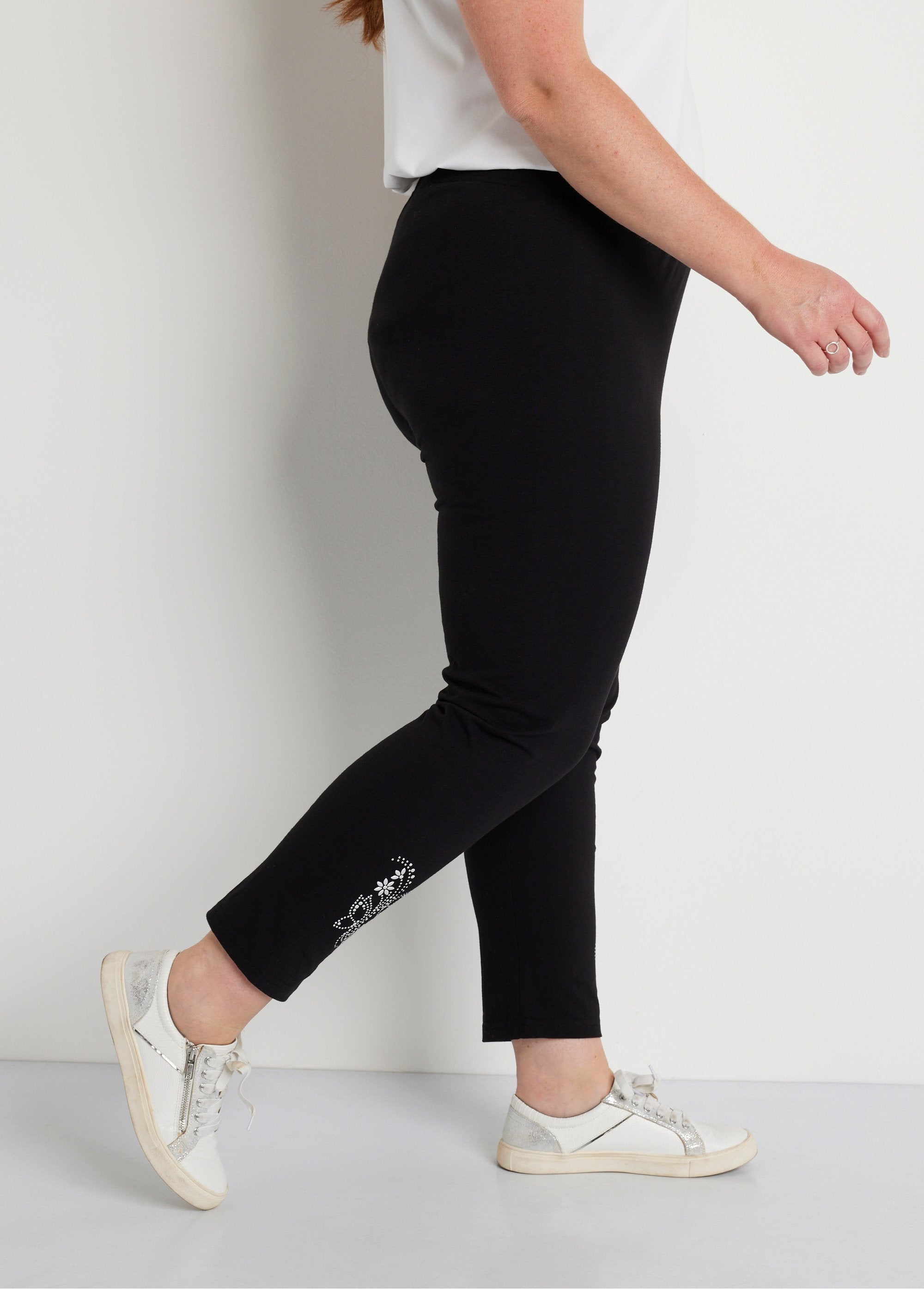 Effen_korte_legging_met_elastische_tailleband_Zwart_DR1_curvy