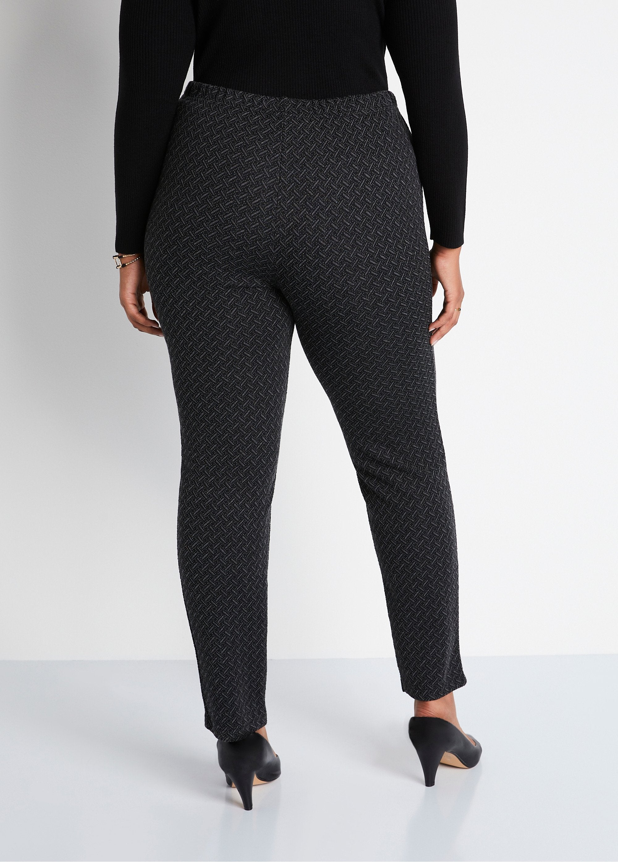 Rechte_legging_met_elastische_tailleband_en_wol_Zwart_en_antraciet_DO1_curvy