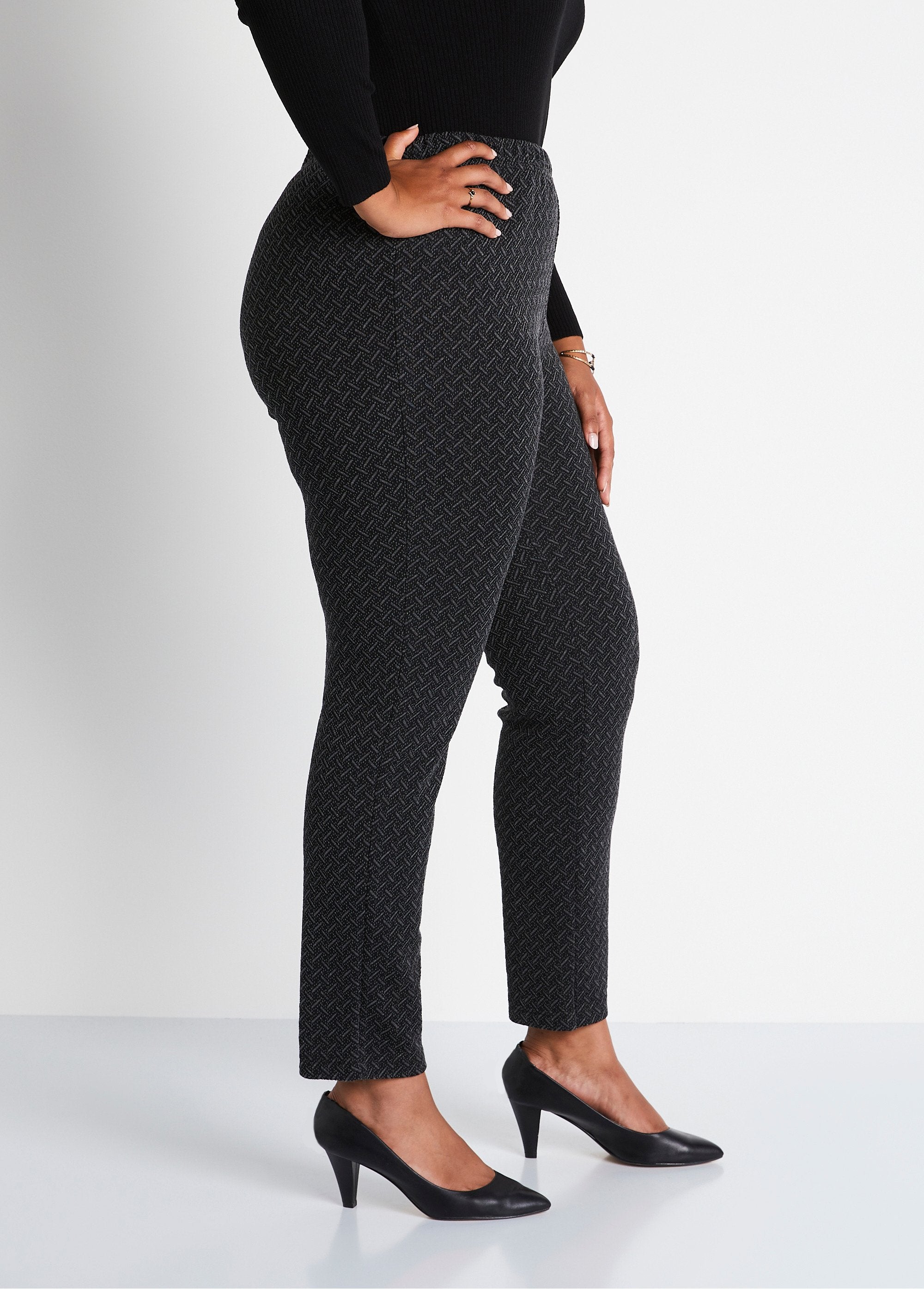 Rechte_legging_met_elastische_tailleband_en_wol_Zwart_en_antraciet_DR1_curvy