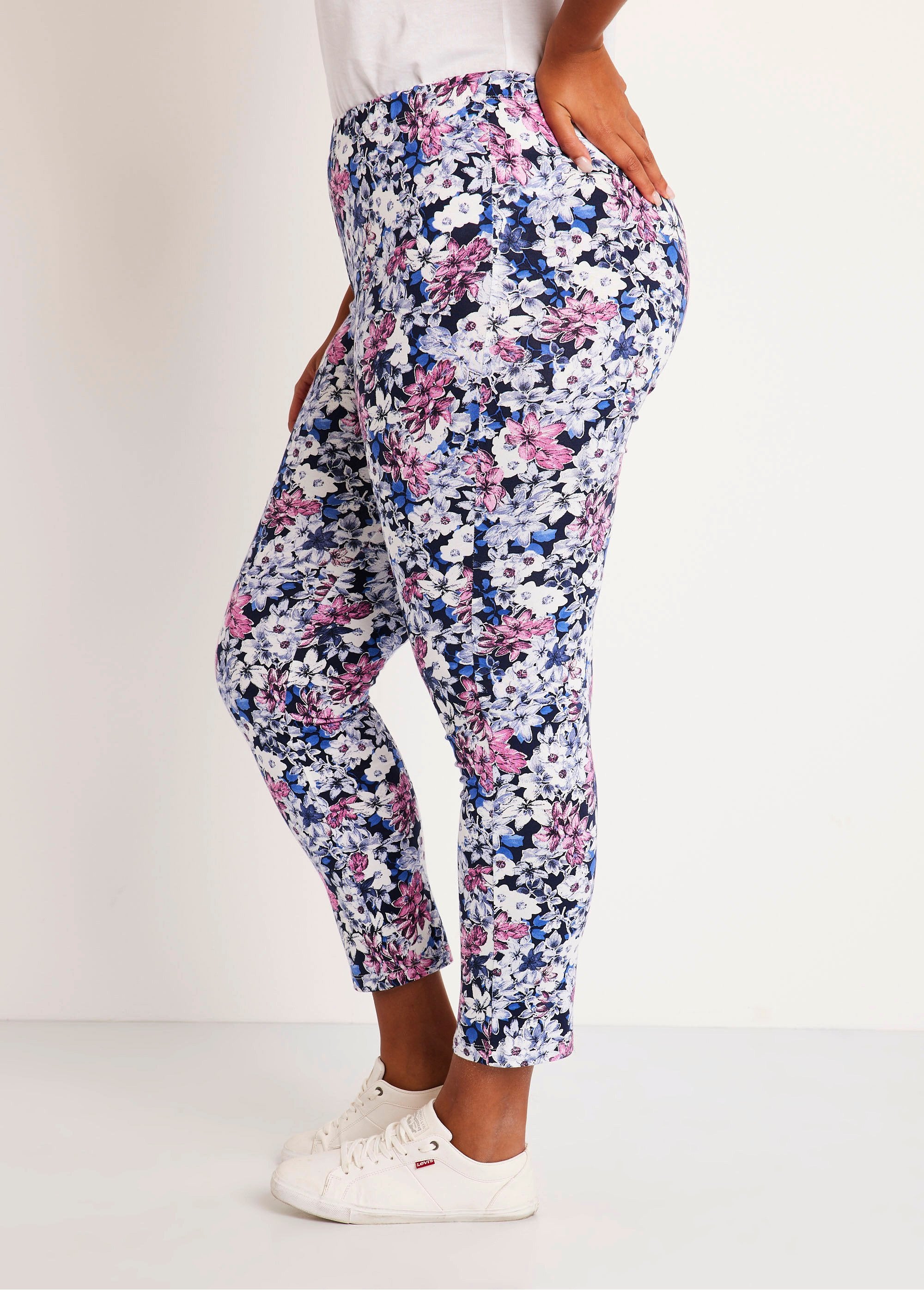 Bedrukte_legging_met_elastische_tailleband_Bloemen_DR1_curvy