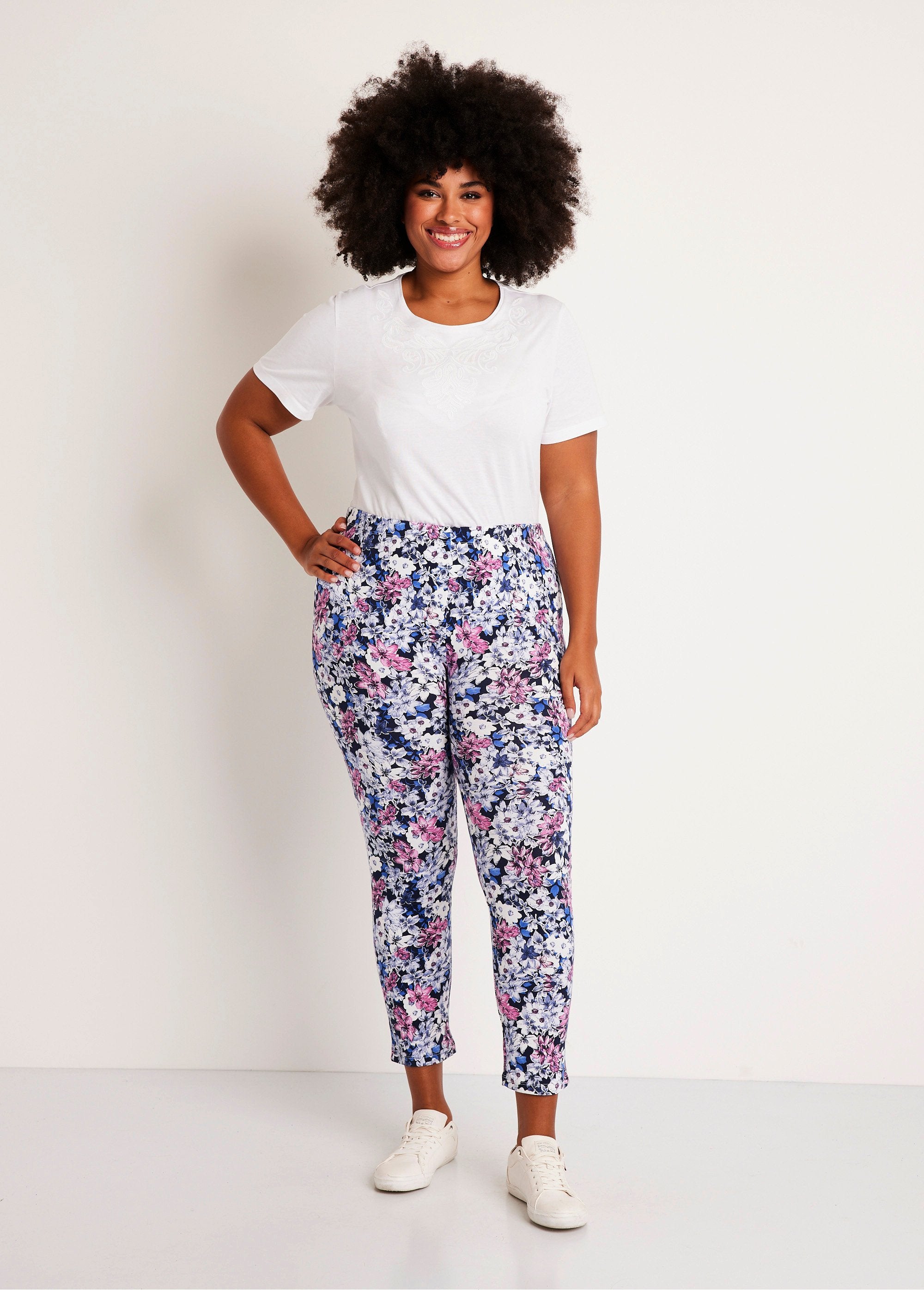 Bedrukte_legging_met_elastische_tailleband_Bloemen_SF1_curvy