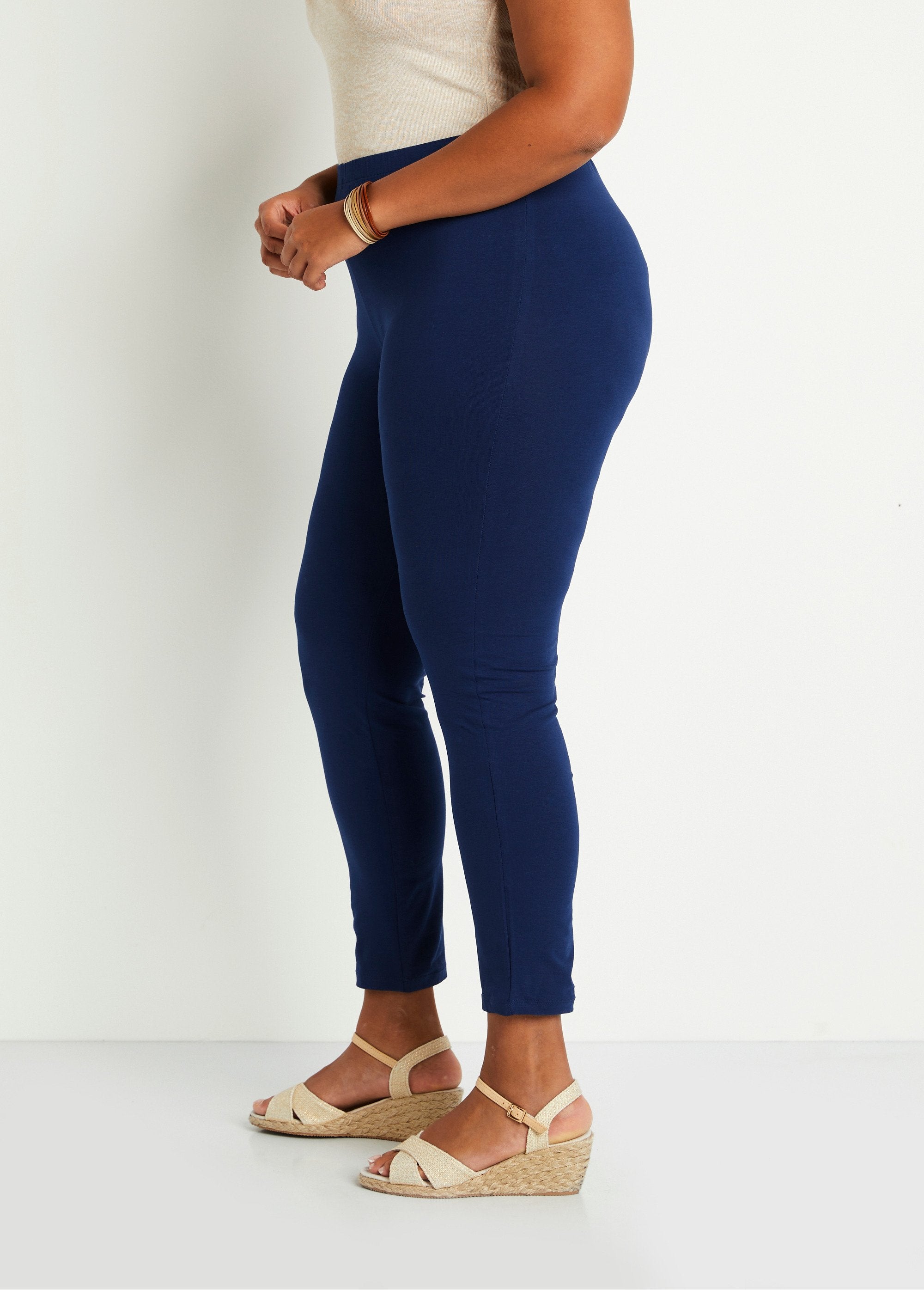 Bedrukte_legging_met_elastische_tailleband_Effen_marine_DR1_curvy