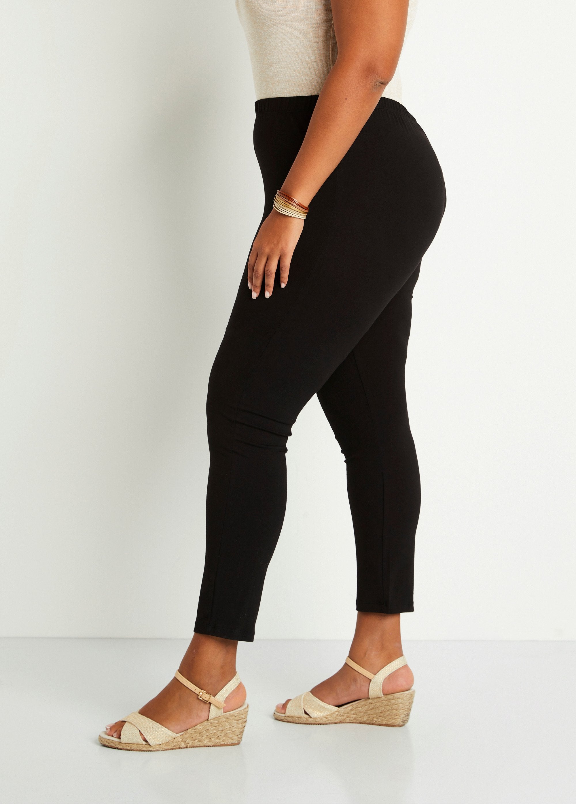 Bedrukte_legging_met_elastische_tailleband_Effen_zwart_DR1_curvy