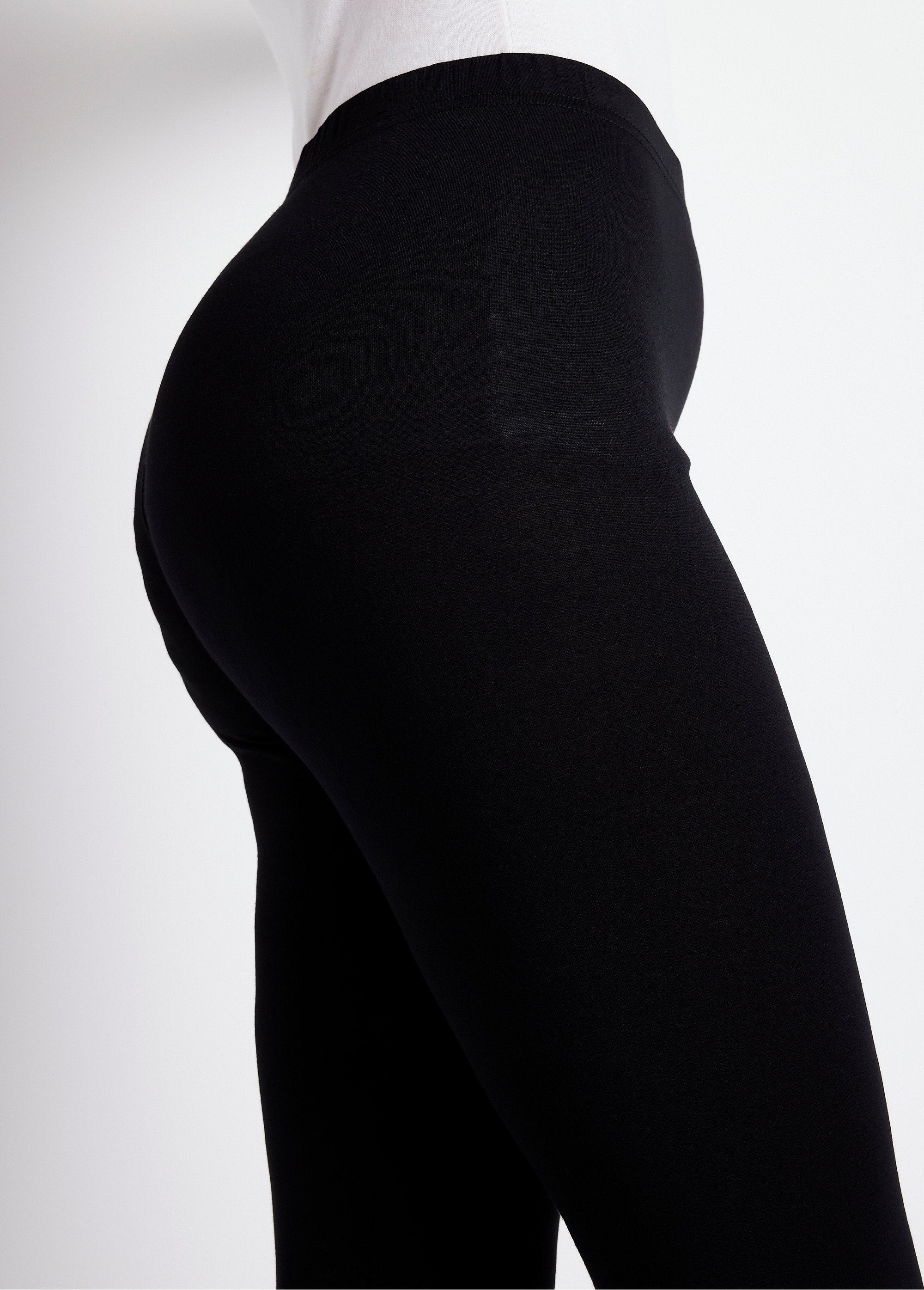 Lange,_effen_legging_met_elastische_tailleband_ZWART_DE1_slim