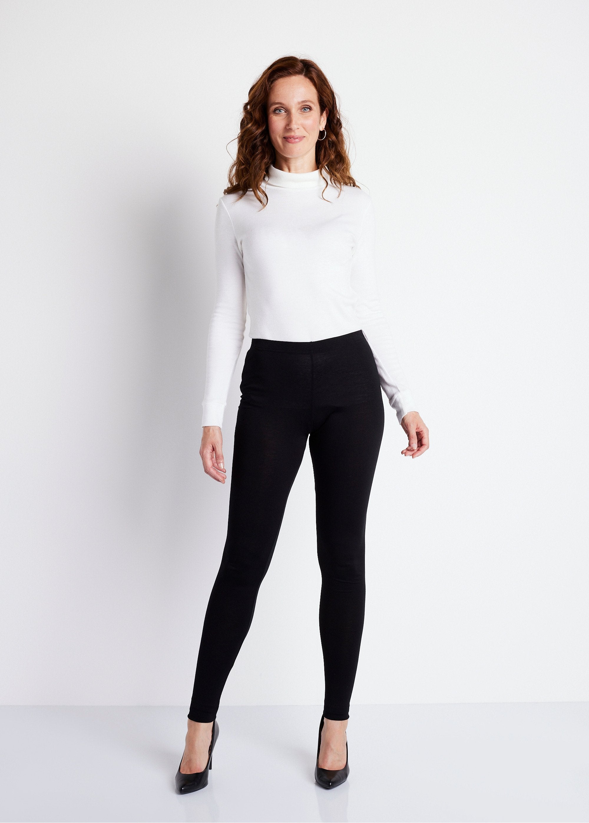 Lange,_effen_legging_met_elastische_tailleband_ZWART_SF1_slim