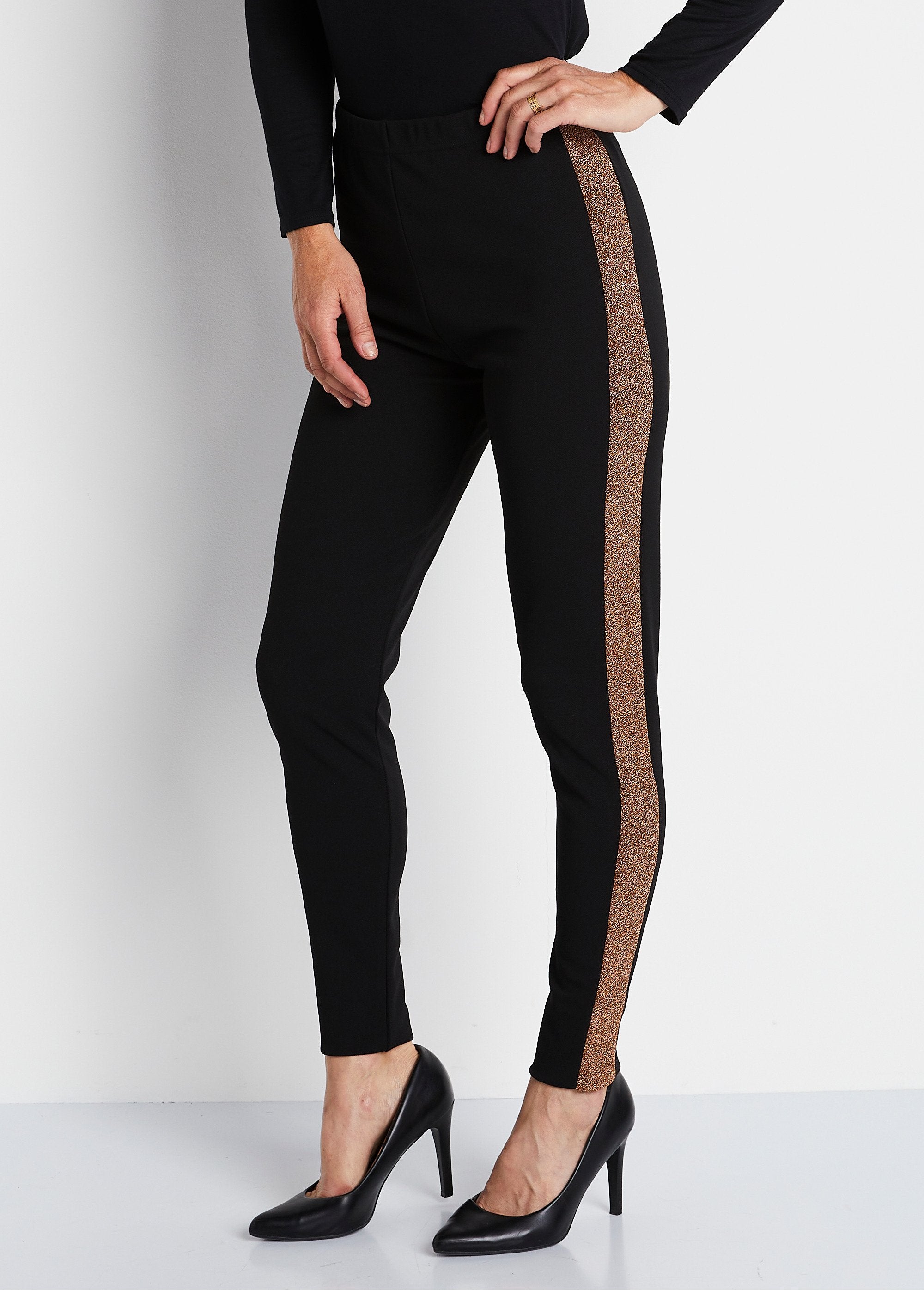 Legging_met_elastische_tailleband_en_glanzende_zijkanten_ZWART_DR1_slim