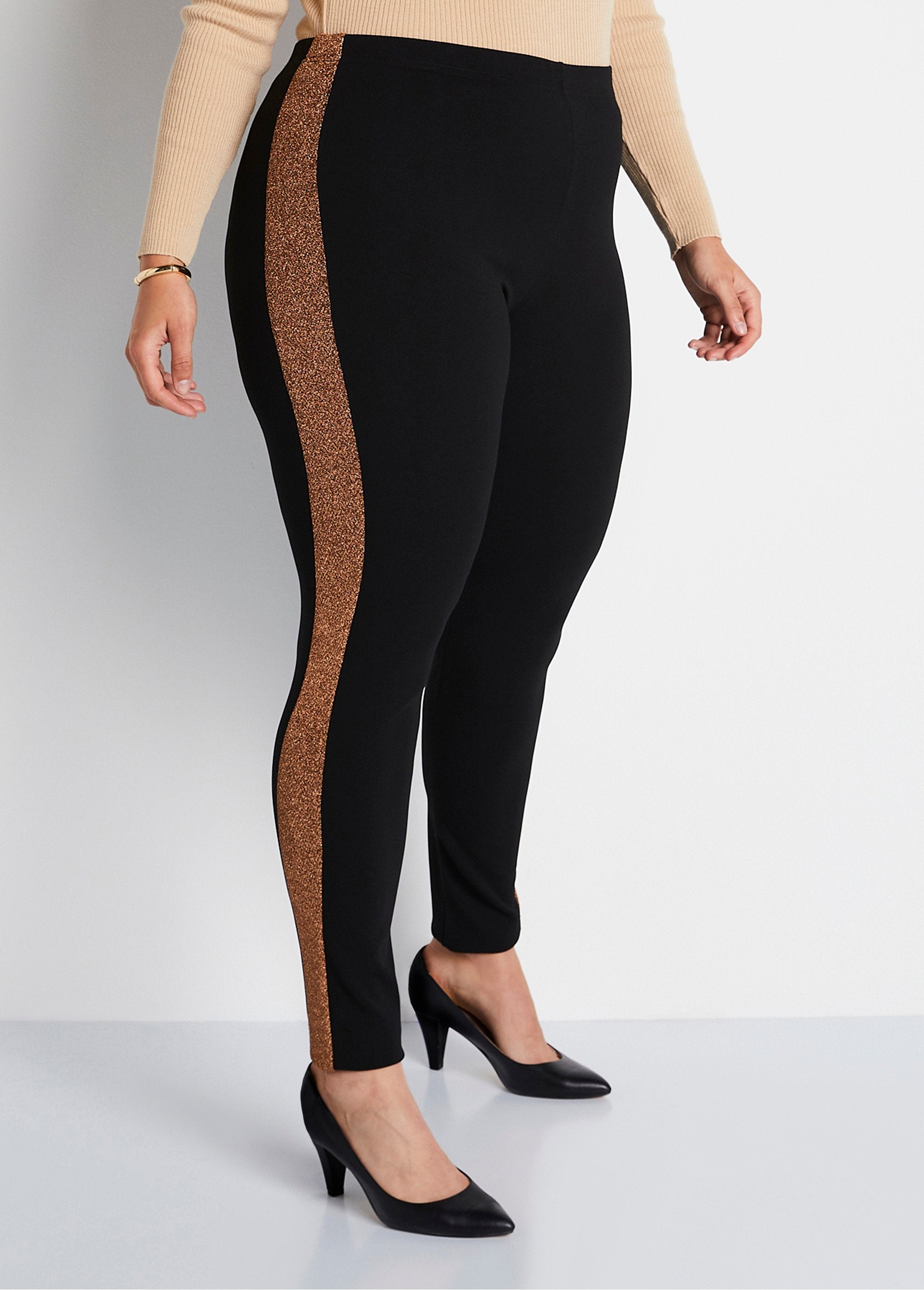 Legging_met_elastische_tailleband_en_glanzende_zijkanten_ZWART_FA1_curvy