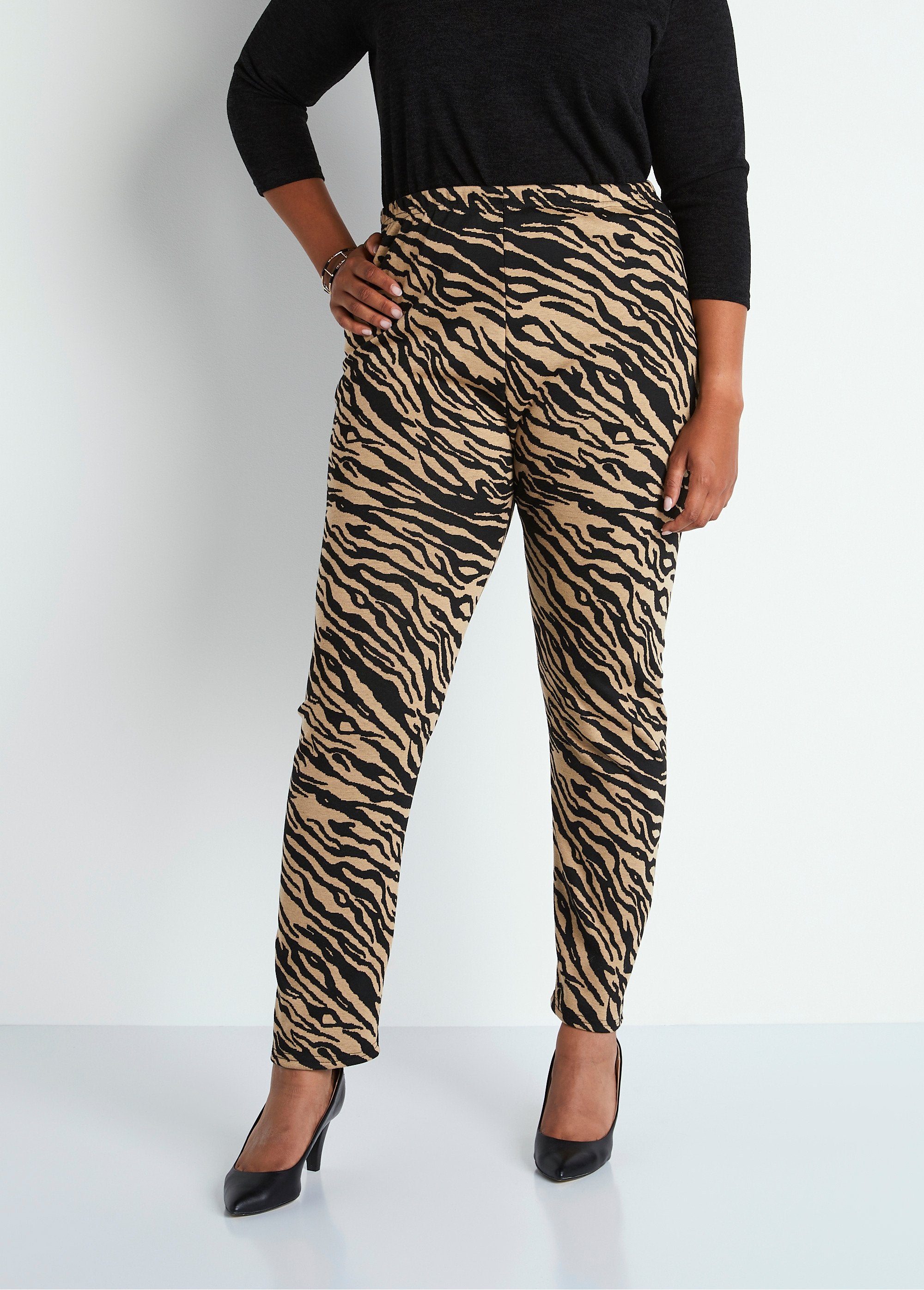 Jacquard_legging_met_elastiek_in_de_taille_Zebra_kameel_FA1_curvy