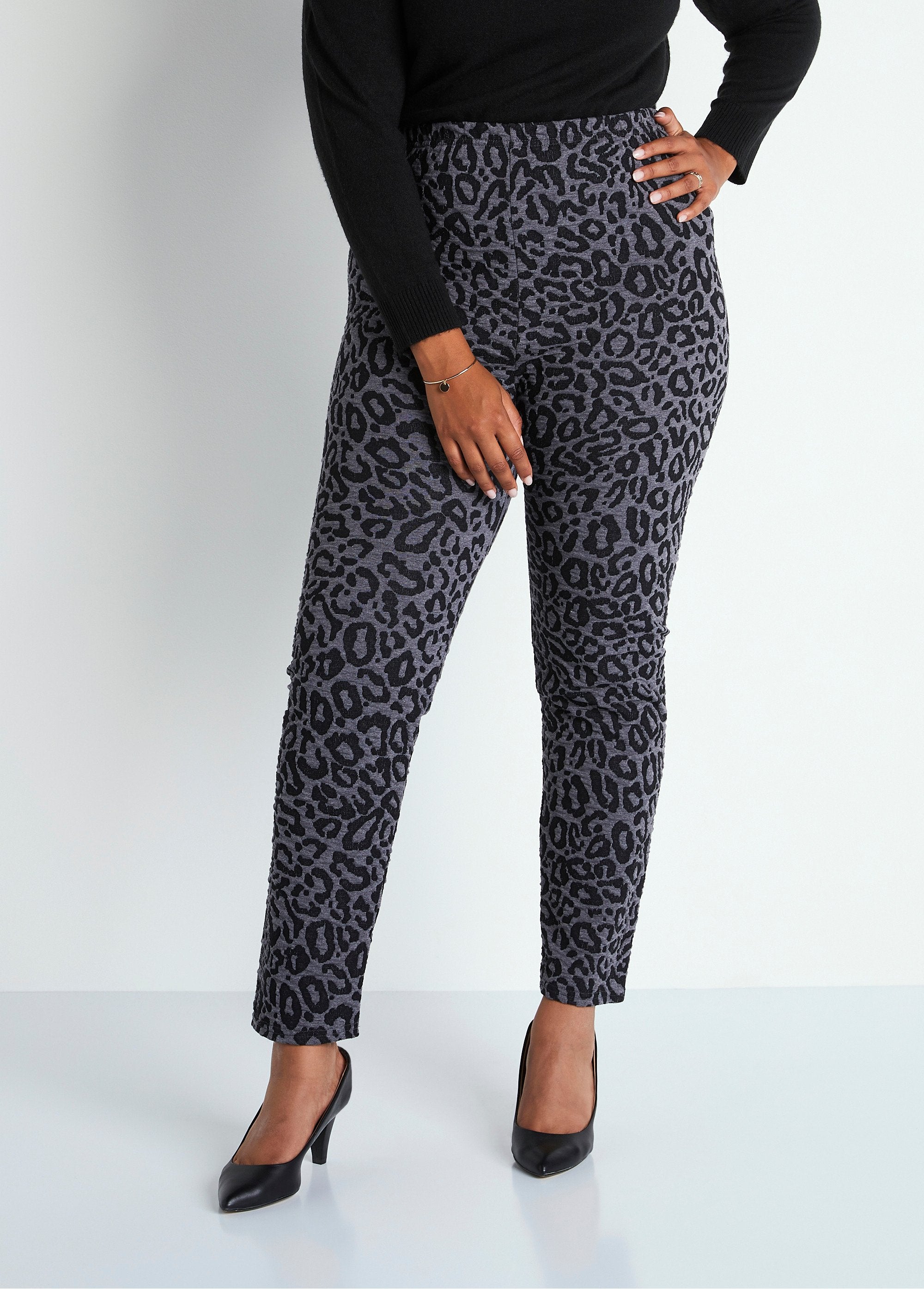 Jacquard_legging_met_elastiek_in_de_taille_Luipaard_grijs_FA1_curvy