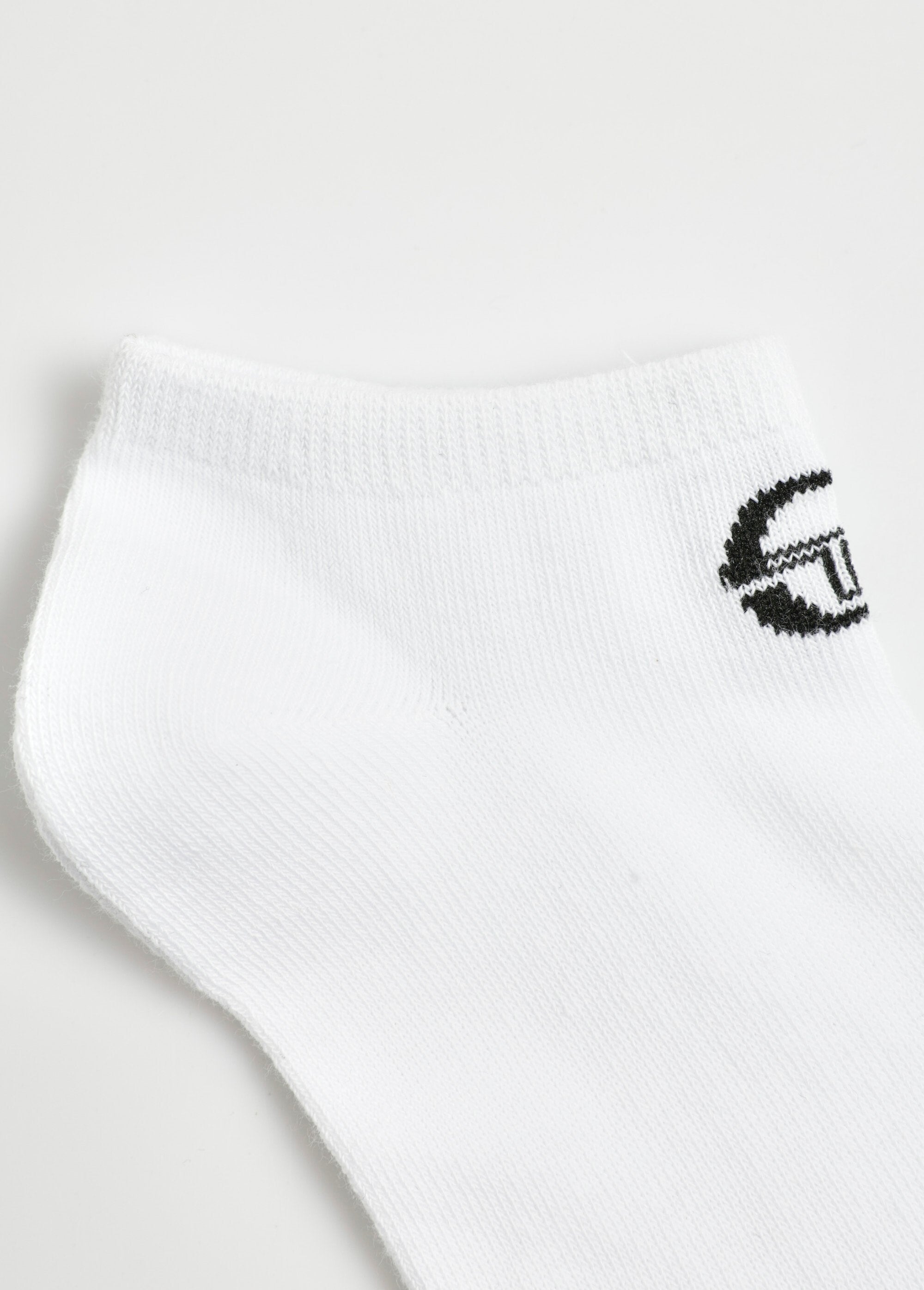 Set_van_3_korte_sokken_met_logo_Blanc_DE3_slim