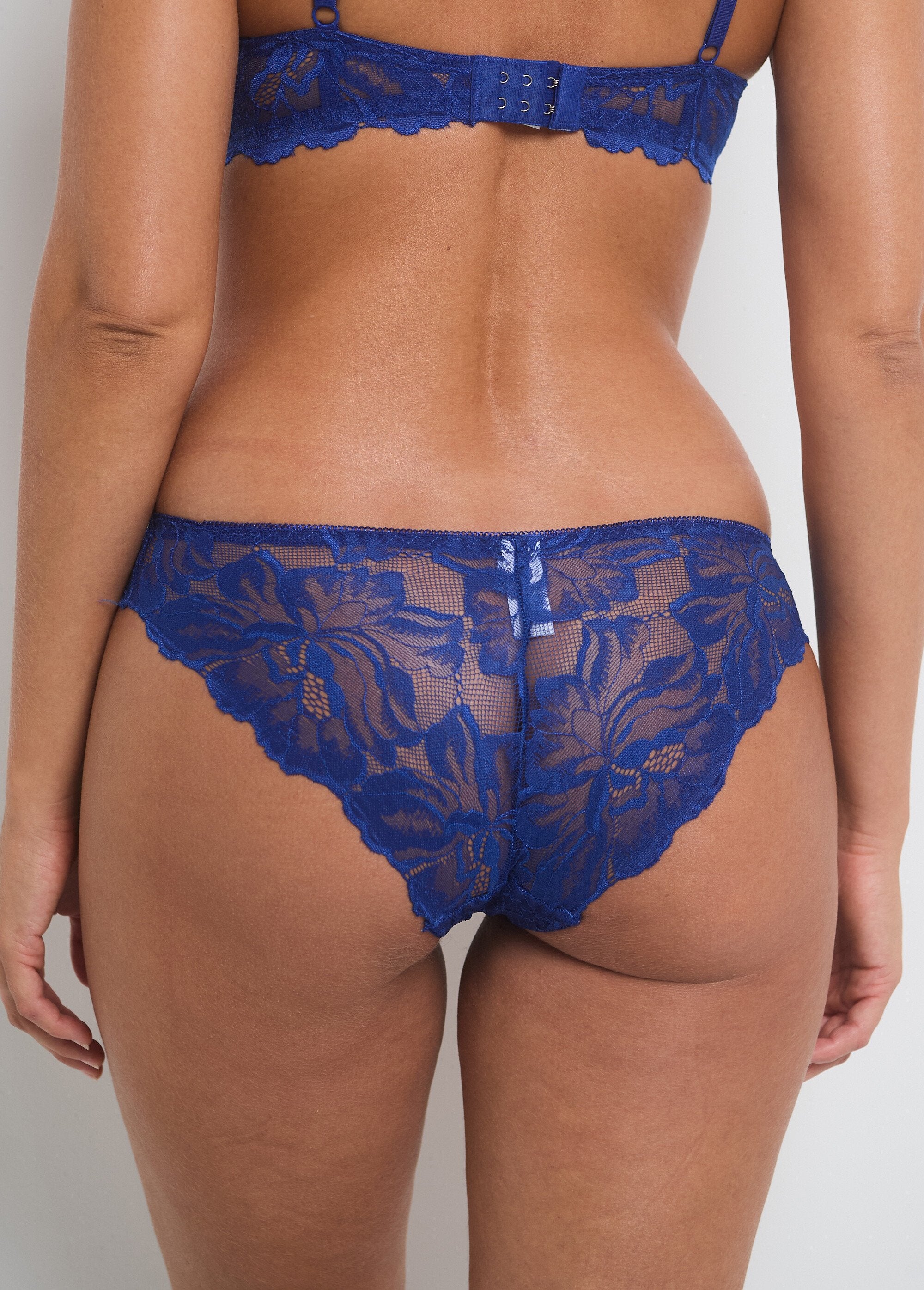 Trendy_kanten_slipje_Bleu_roi__DO1_slim