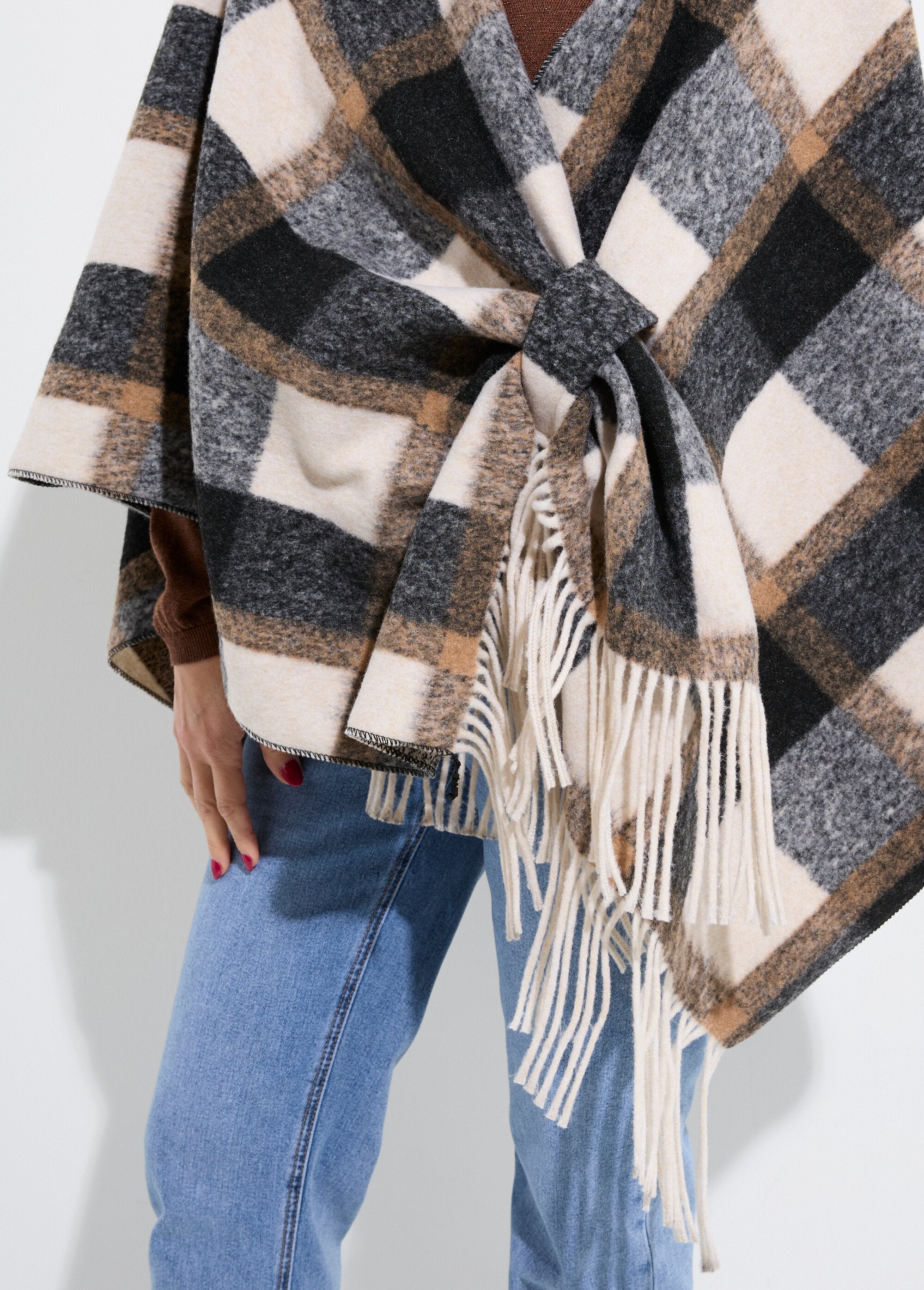 Manteau_cape_à_carreaux_aspect_lainage_Carreaux_noir_DE1_slim
