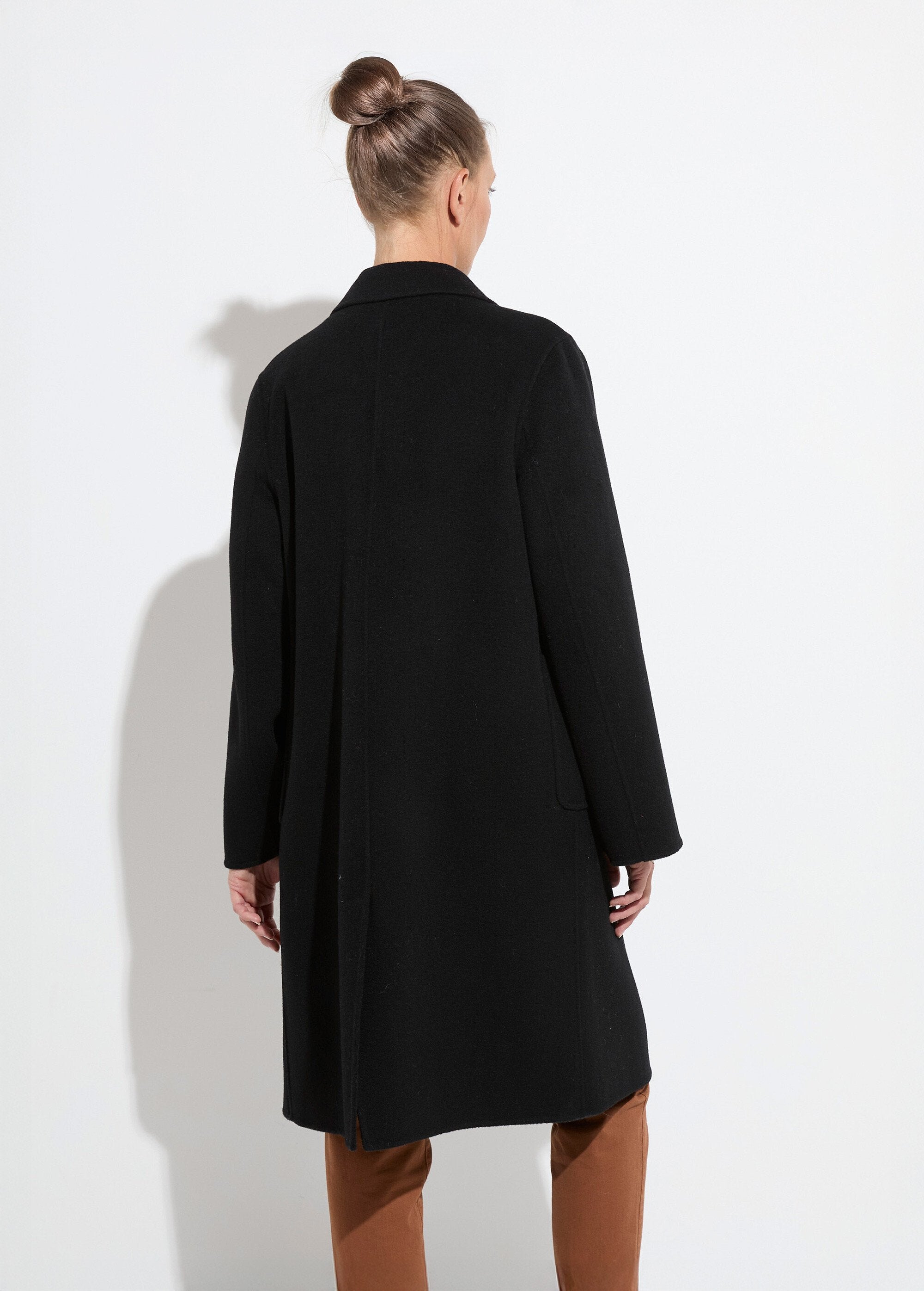Lange_wollen_jas_met_op_maat_gemaakte_kraag_Noir_DO1_slim