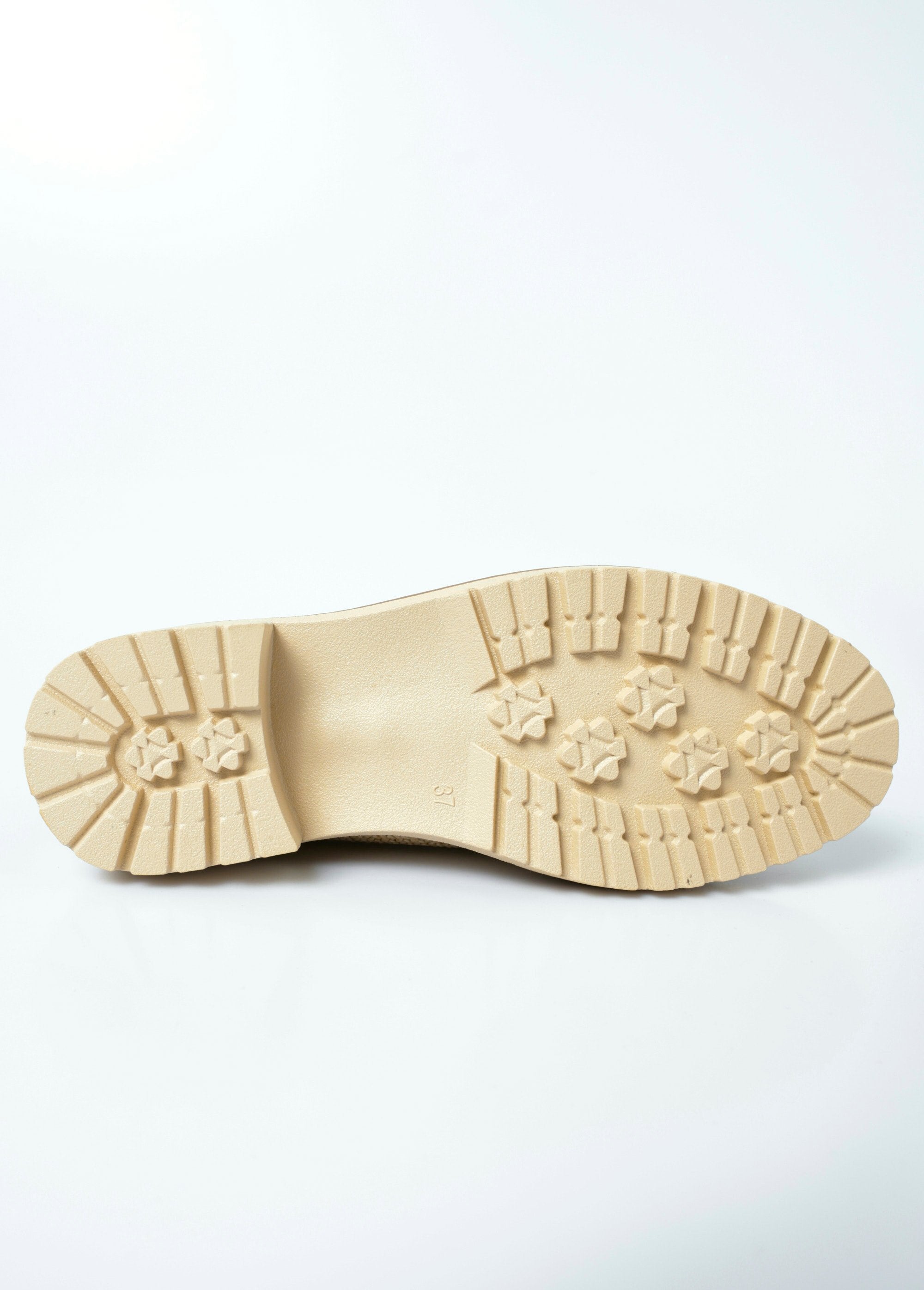 Tweekleurige_mocassin_met_mat_en_suède_effect_Beige_UN1_slim