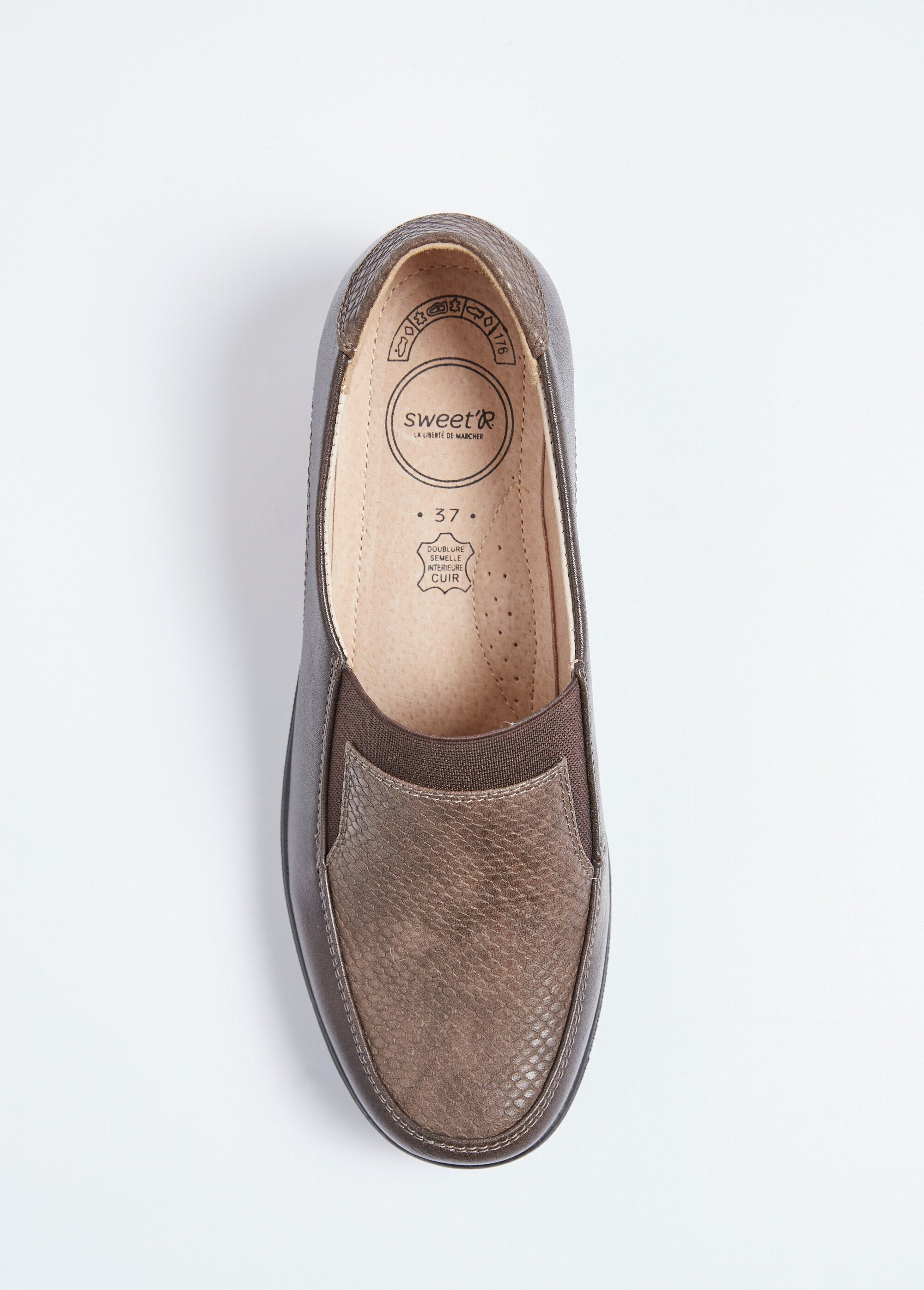 Leren_loafers_met_elastiek_in_wijdtemaat_Marron_OV1_slim