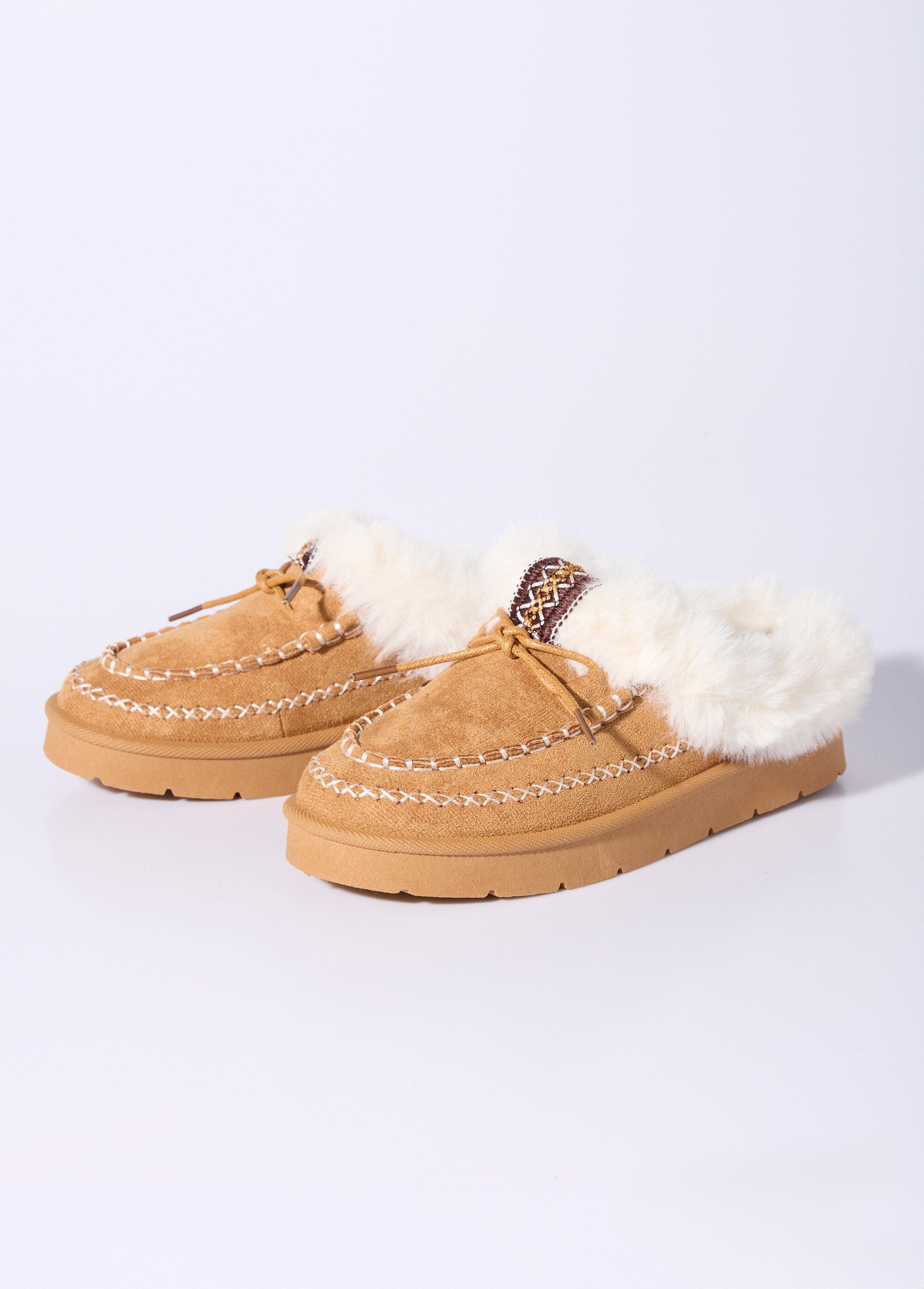 Indiaanse_mocassins_van_bont_en_vlechtwerk_Camel_DE1_slim