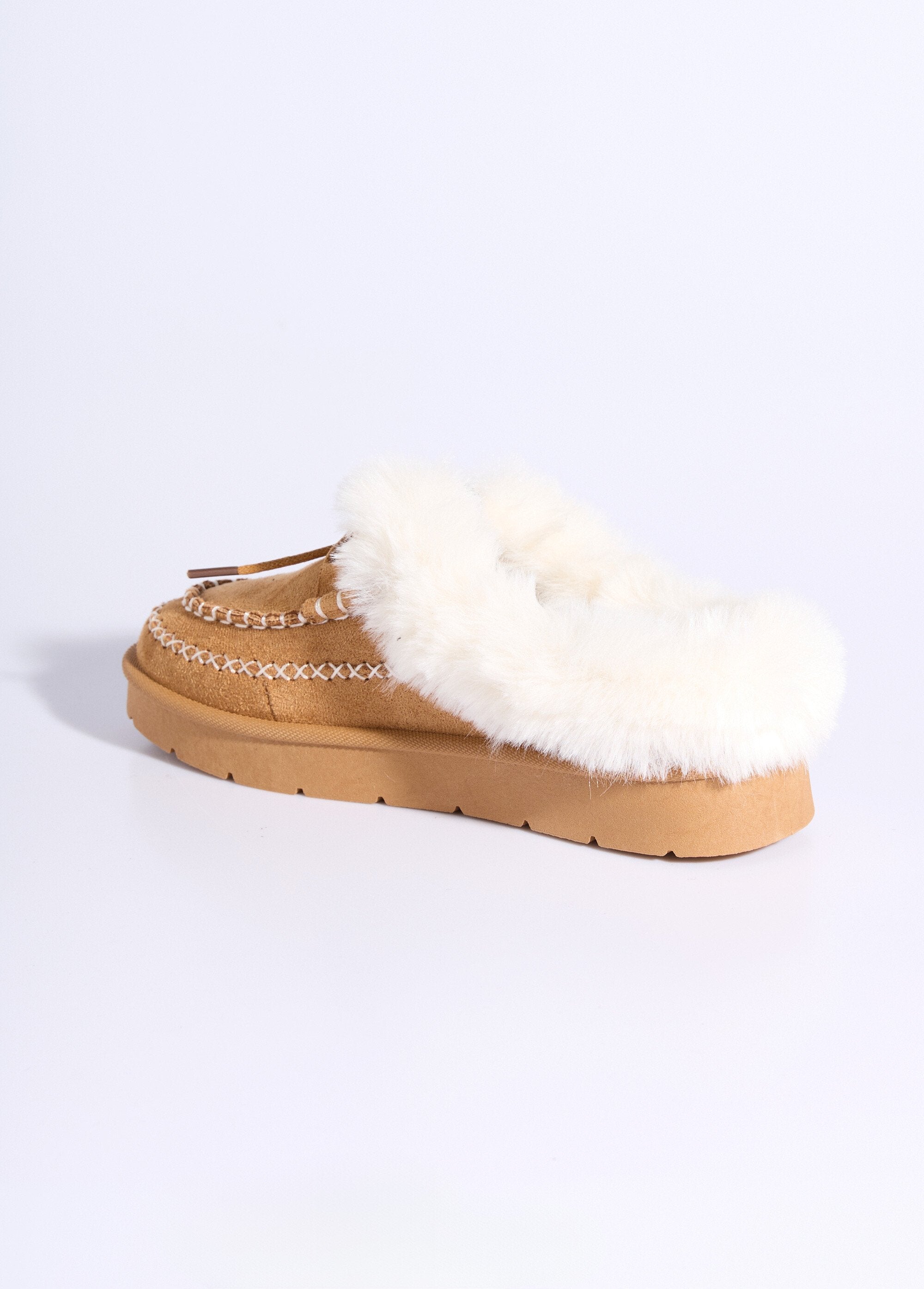 Indiaanse_mocassins_van_bont_en_vlechtwerk_Camel_DO1_slim