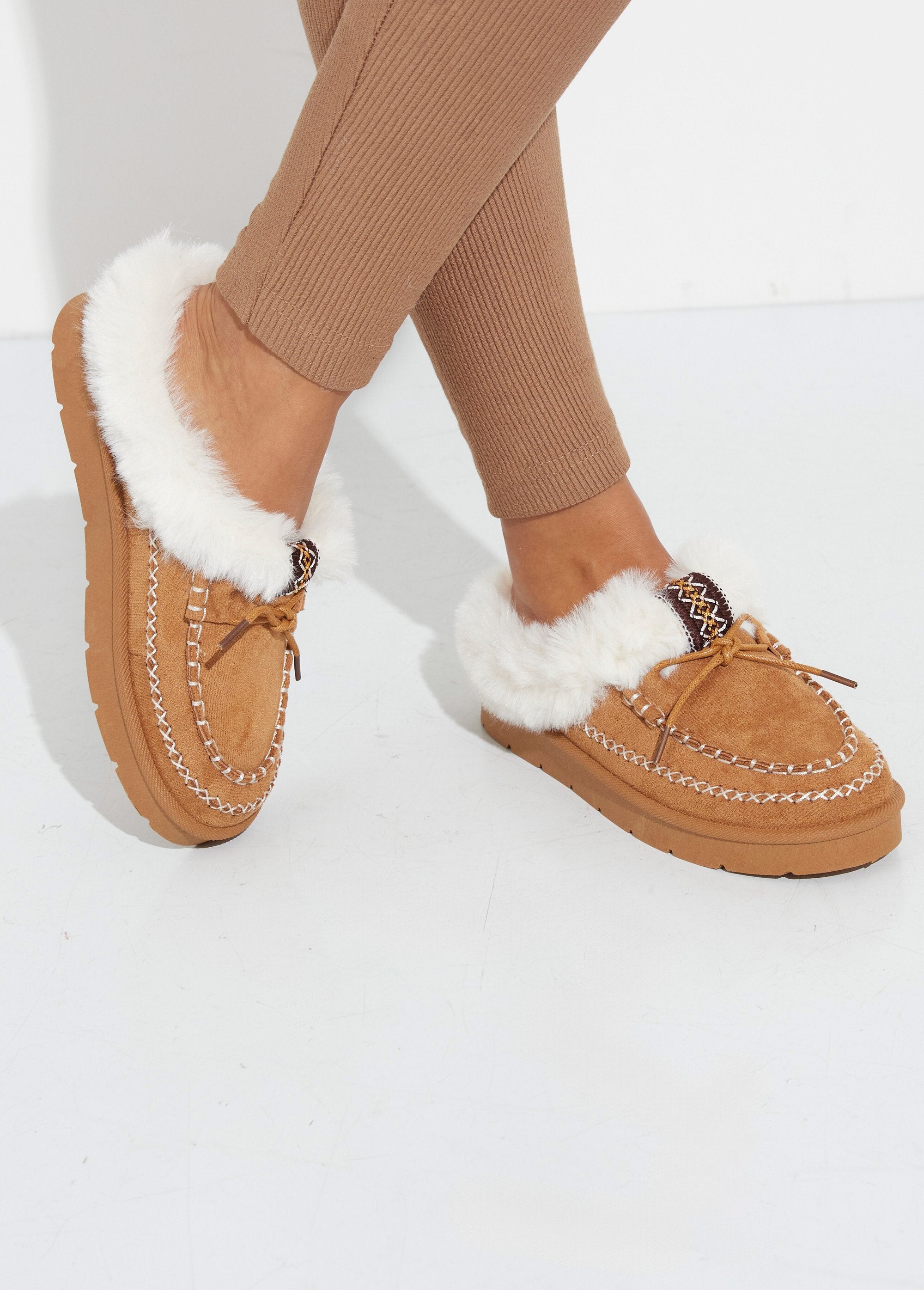 Indiaanse_mocassins_van_bont_en_vlechtwerk_Camel_SF1_slim