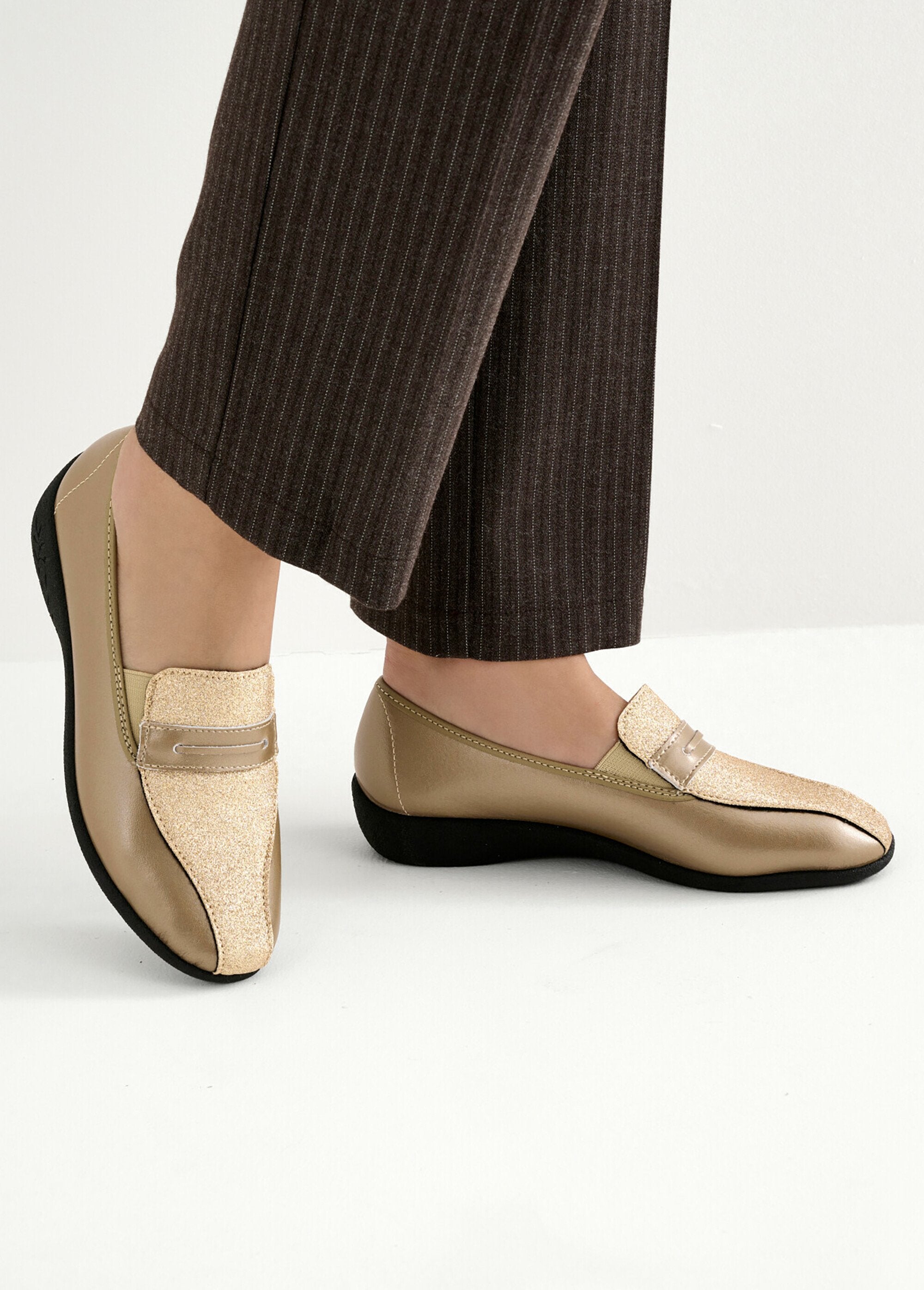 Elastische_comfort_wijdte_loafers_Bronzen_SF1_slim