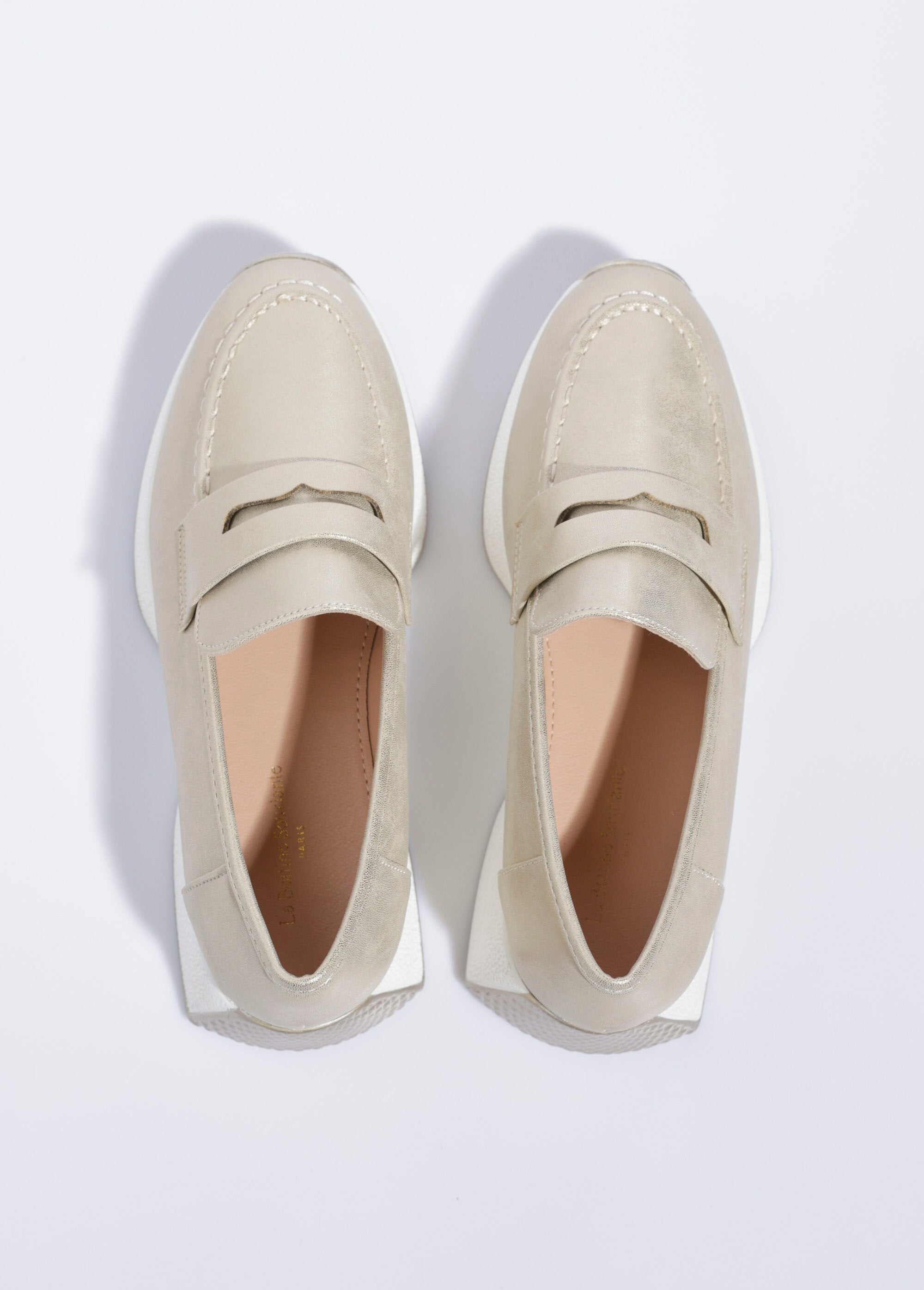 Mocassins_met_contrasterende_plateauzool_Dore_OV1_slim