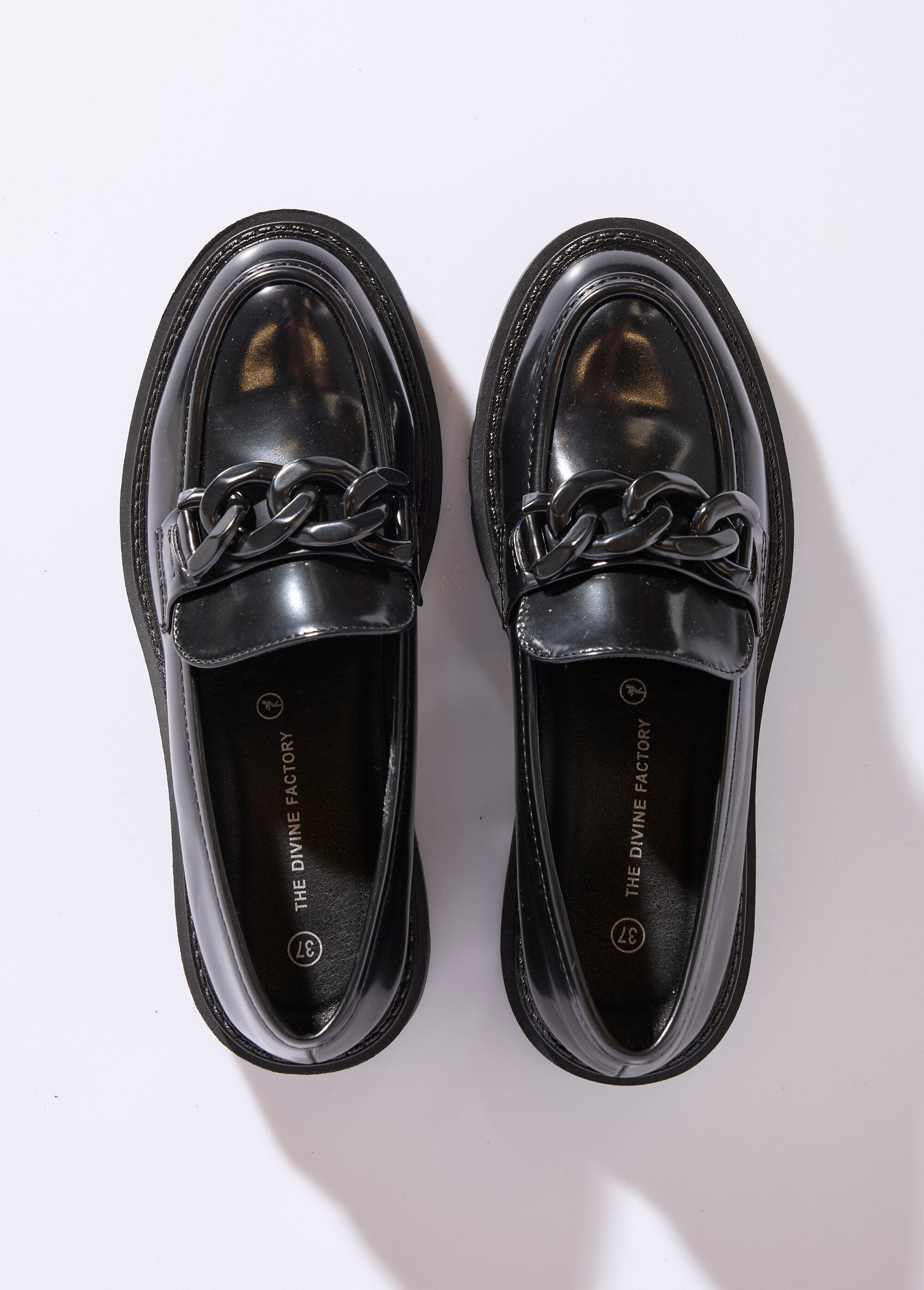 Grove_schoenen,_metalen_schakels_Noir_OV1_slim