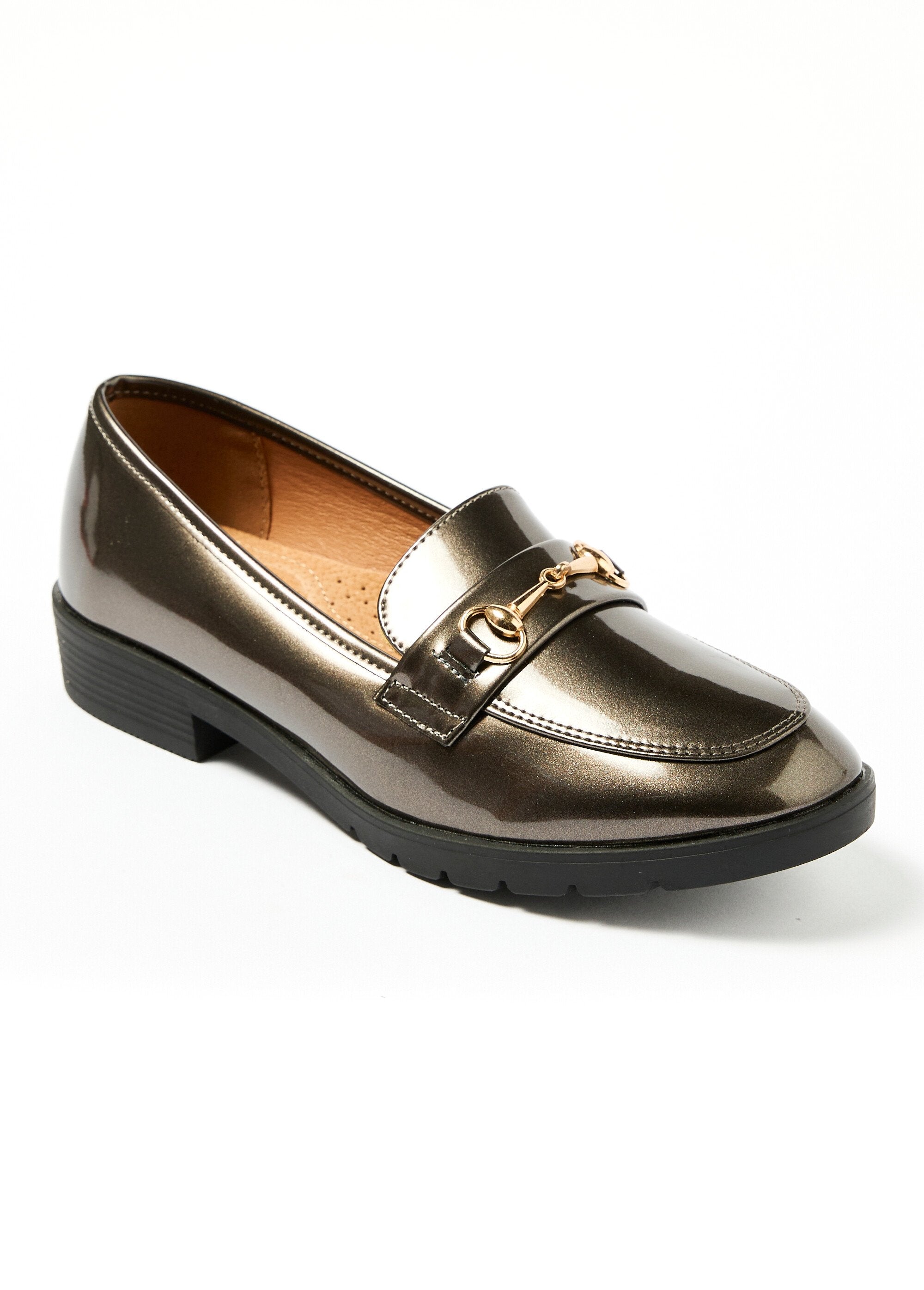 Gepatenteerde_loafers_met_metalen_stukjes_Gris_FA1_slim