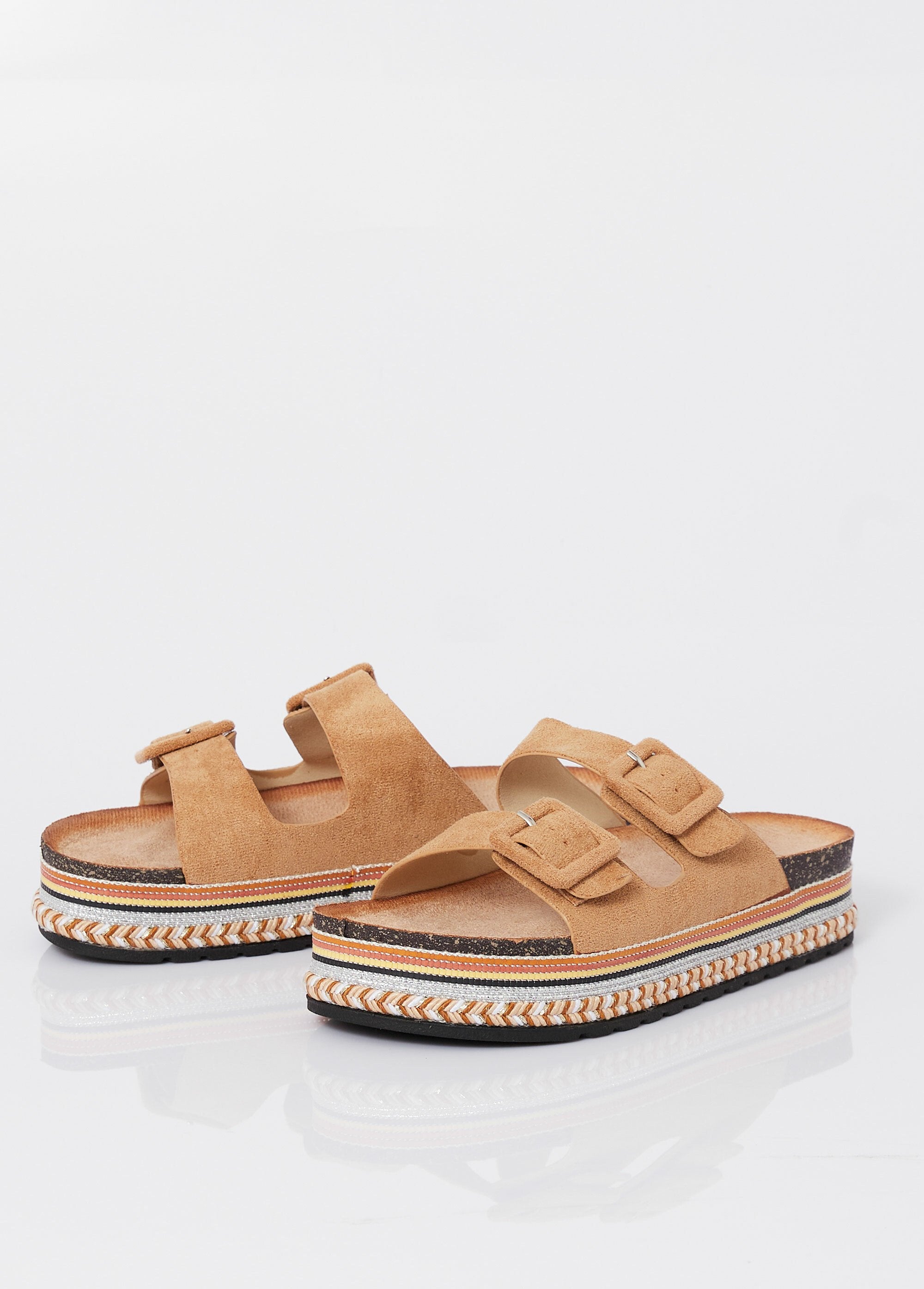 Edele_sleehakken_met_gespen_Camel_DE1_slim