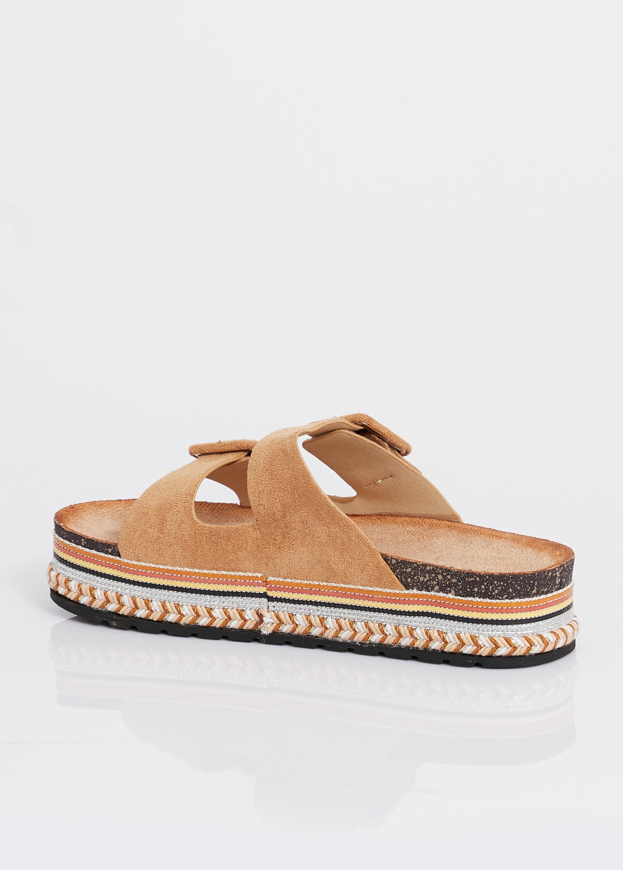 Edele_sleehakken_met_gespen_Camel_DO1_slim