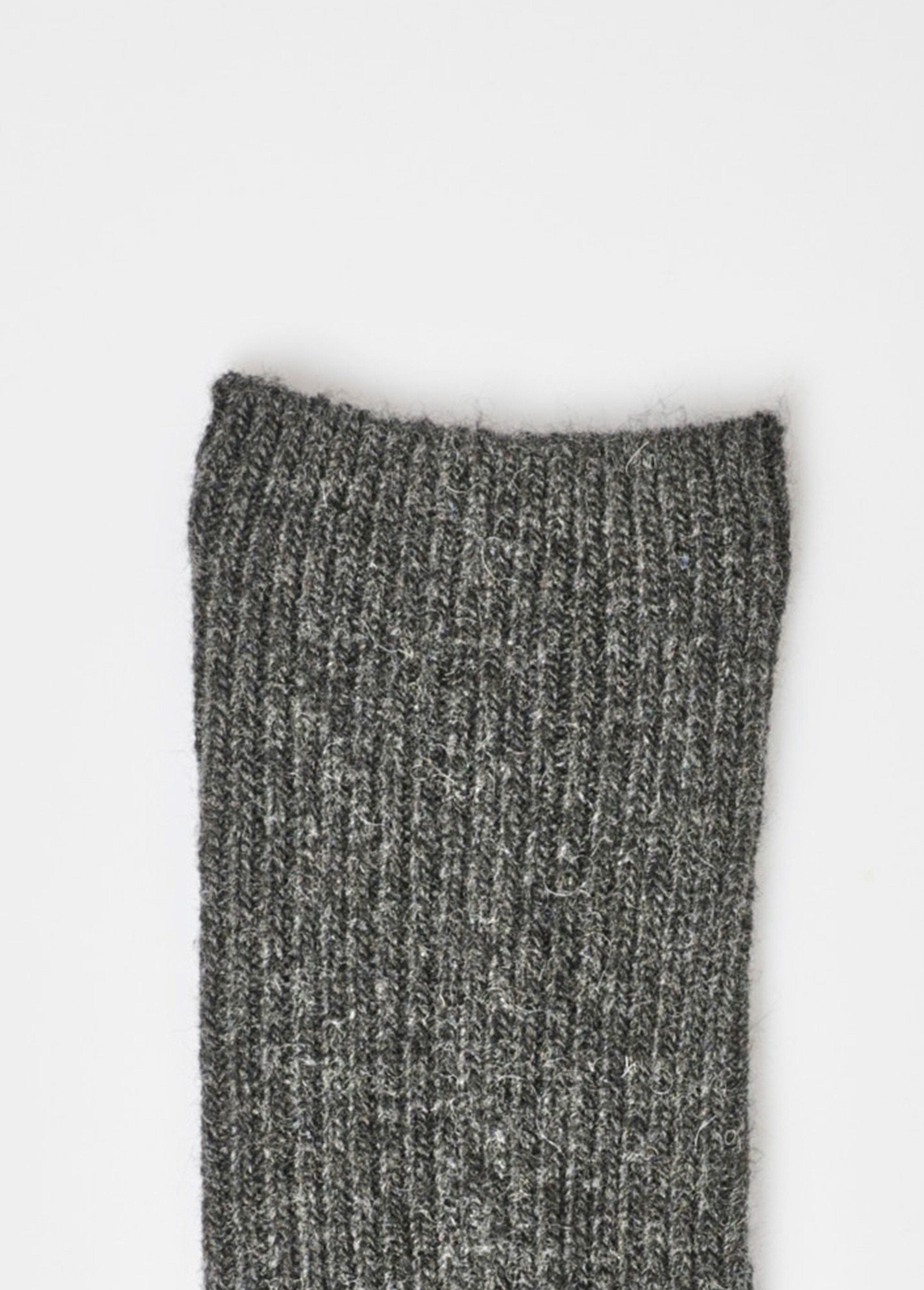 Paar_wollen_sokken,_fijne_ribbels_Gris_fonce_DE2_slim