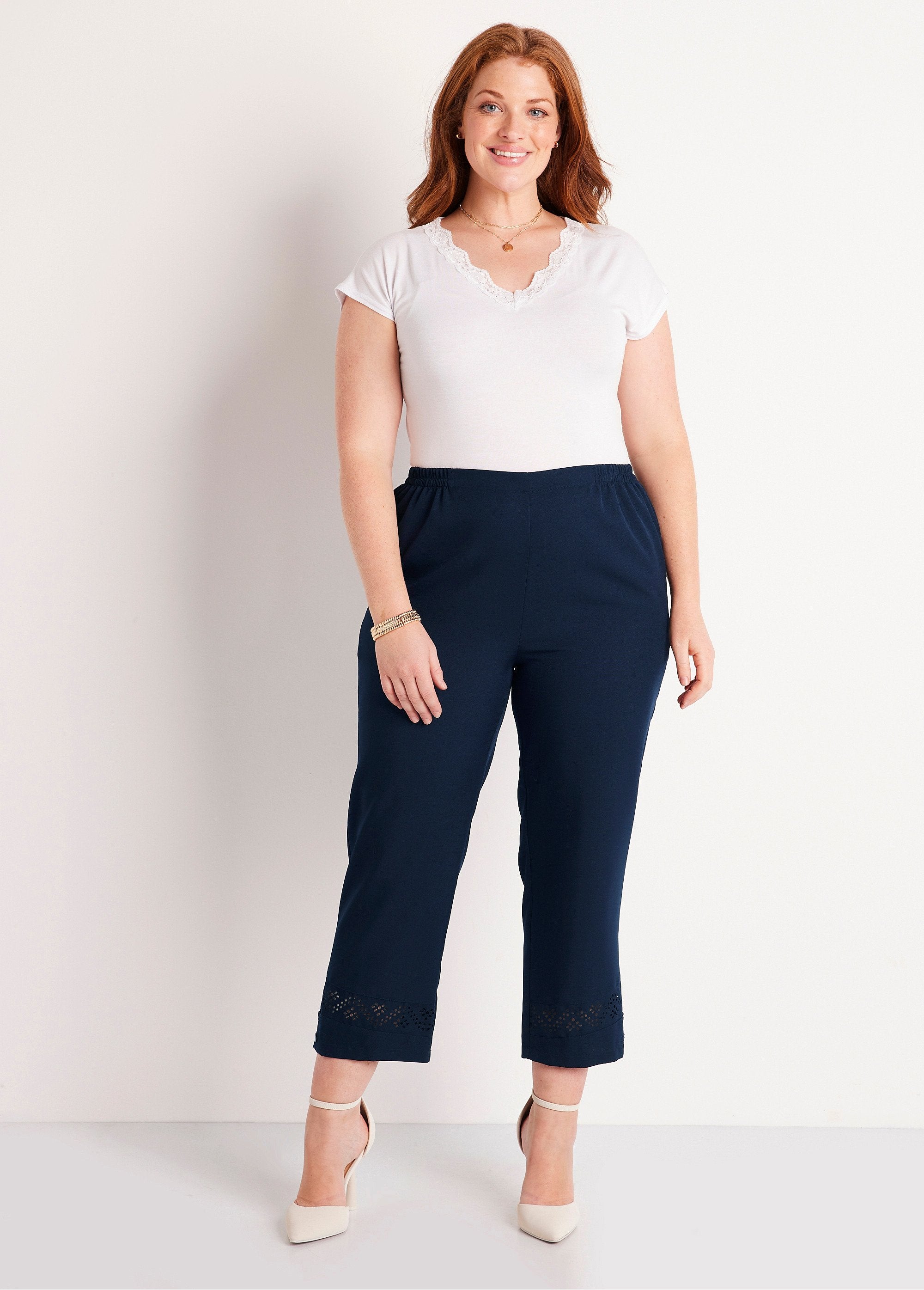 Broek_met_opengewerkte_elastische_tailleband_Marien_SF1_curvy