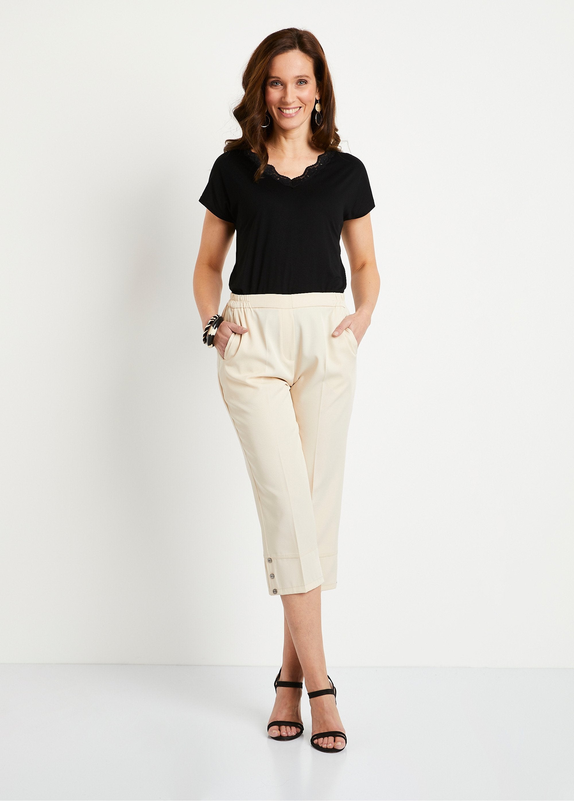 Rechte_broek_met_semi-elastische_tailleband_Zand_SF1_slim