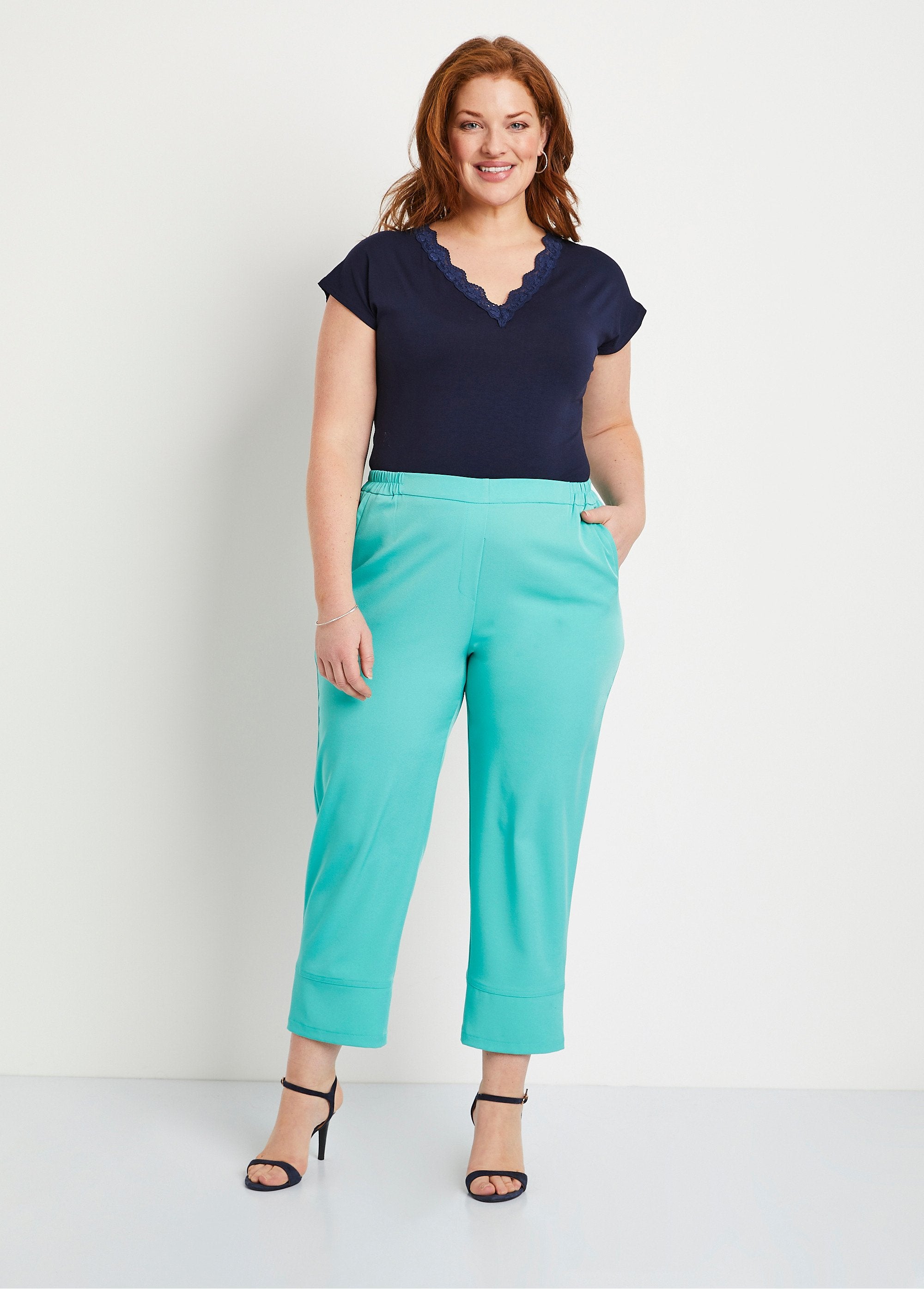 Rechte_broek_met_semi-elastische_tailleband_GROENTE_SF1_curvy