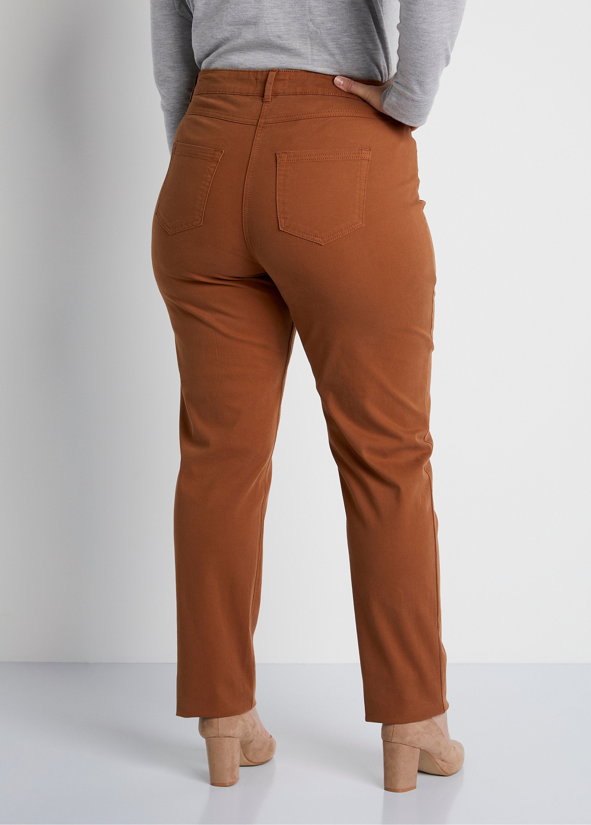 5-pocket_stretch_katoenen_broek_met_rechte_pijpen_Eekhoorn_DO1_curvy