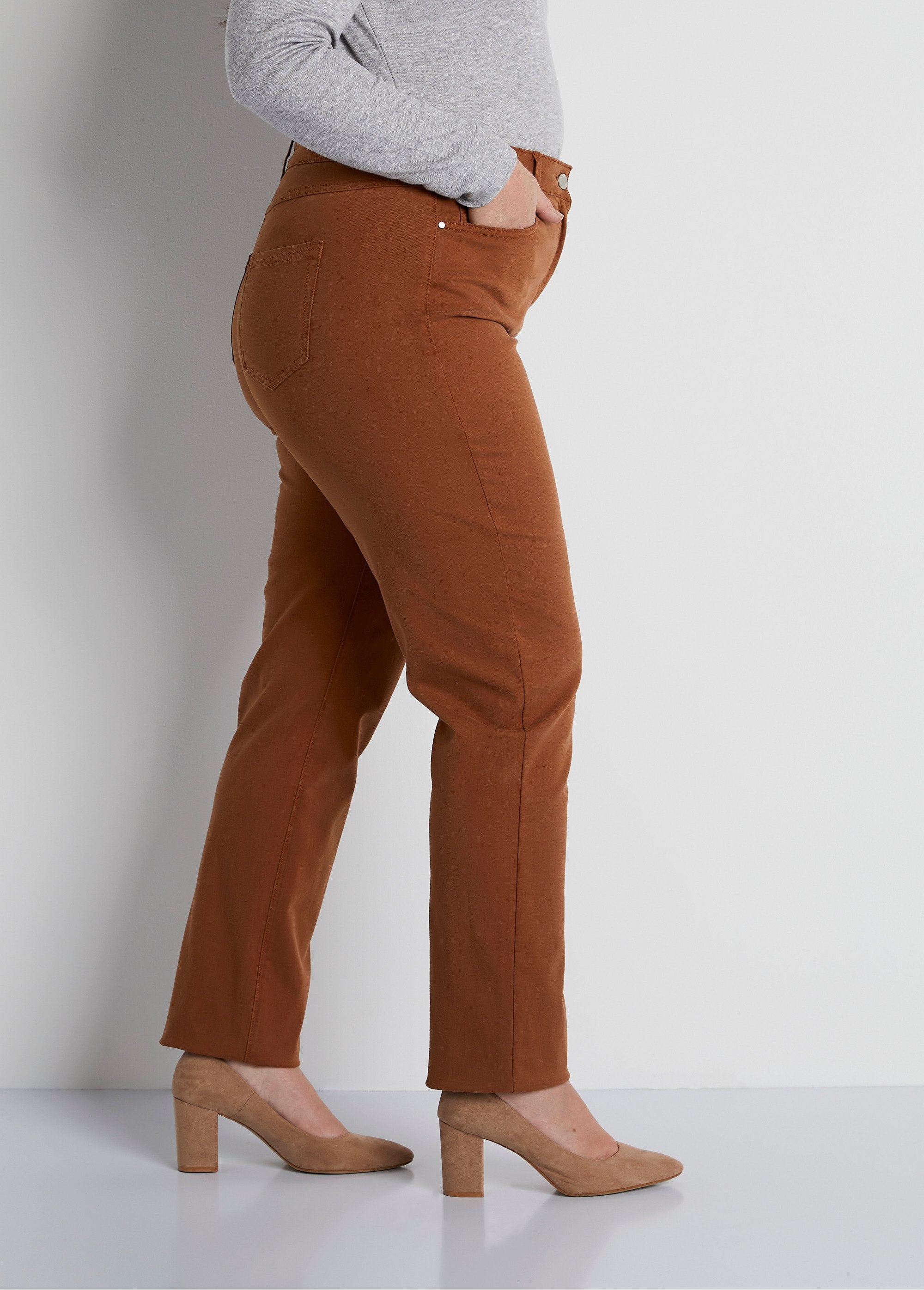 5-pocket_stretch_katoenen_broek_met_rechte_pijpen_Eekhoorn_DR1_curvy