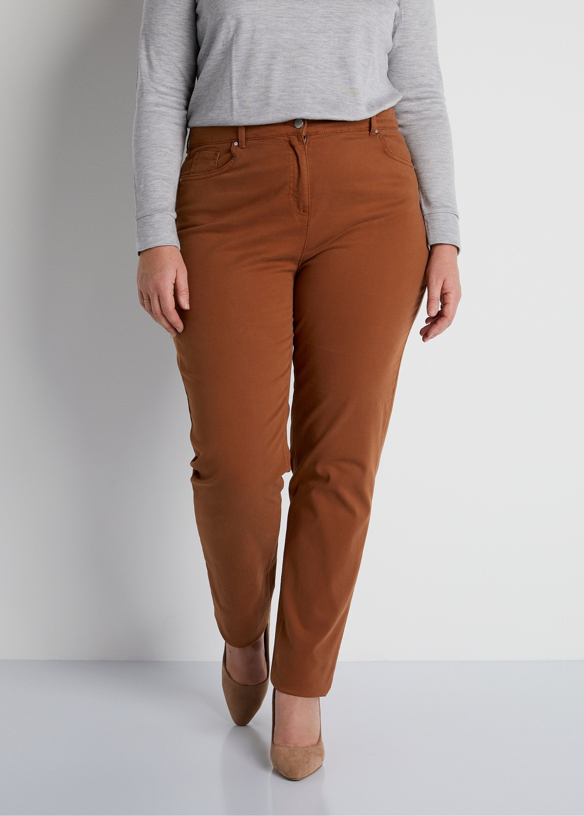 5-pocket_stretch_katoenen_broek_met_rechte_pijpen_Eekhoorn_FA1_curvy