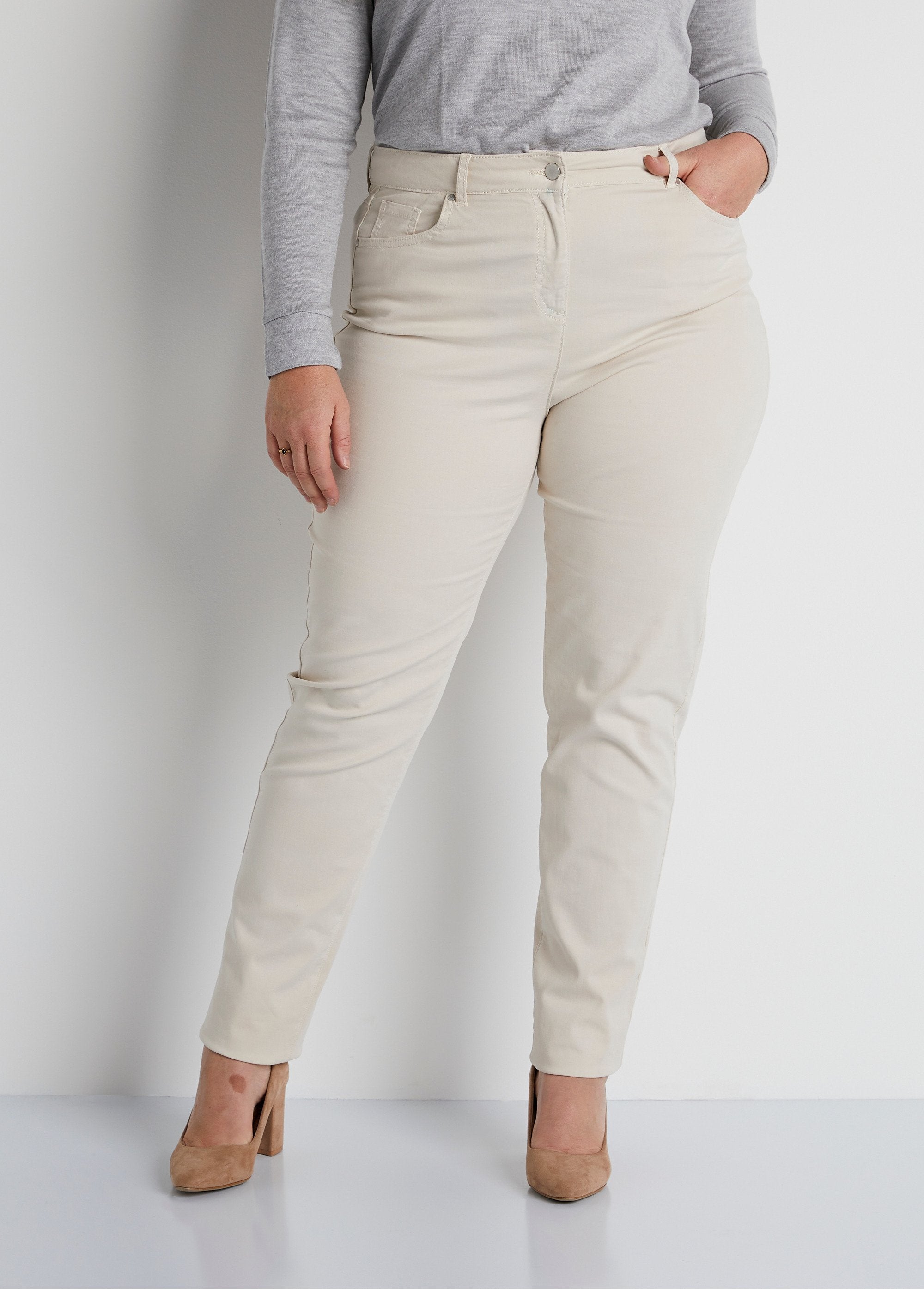 5-pocket_stretch_katoenen_broek_met_rechte_pijpen_BEIGE_FA1_curvy