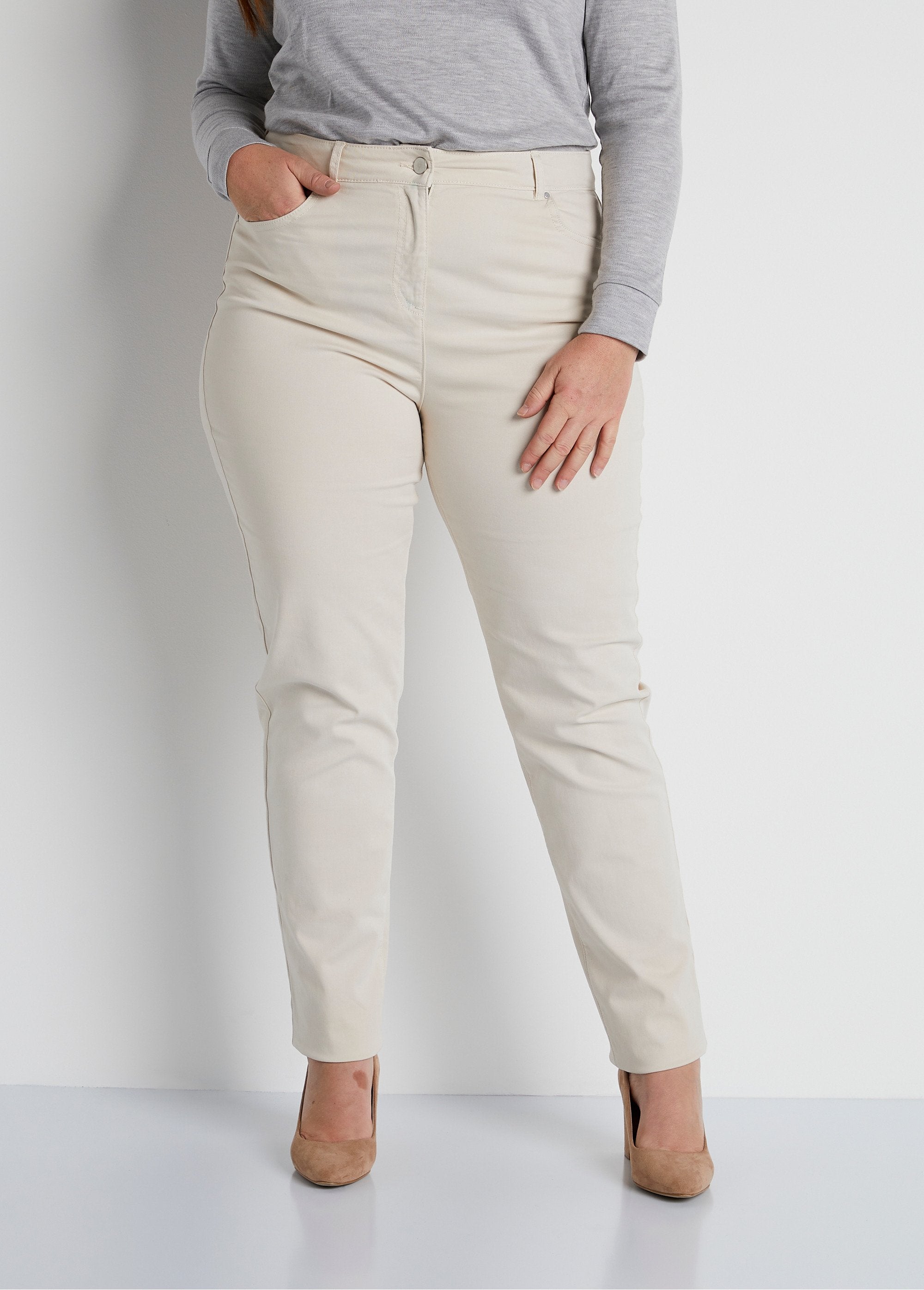 5-pocket_stretch_katoenen_broek_met_rechte_pijpen_BEIGE_FA2_curvy