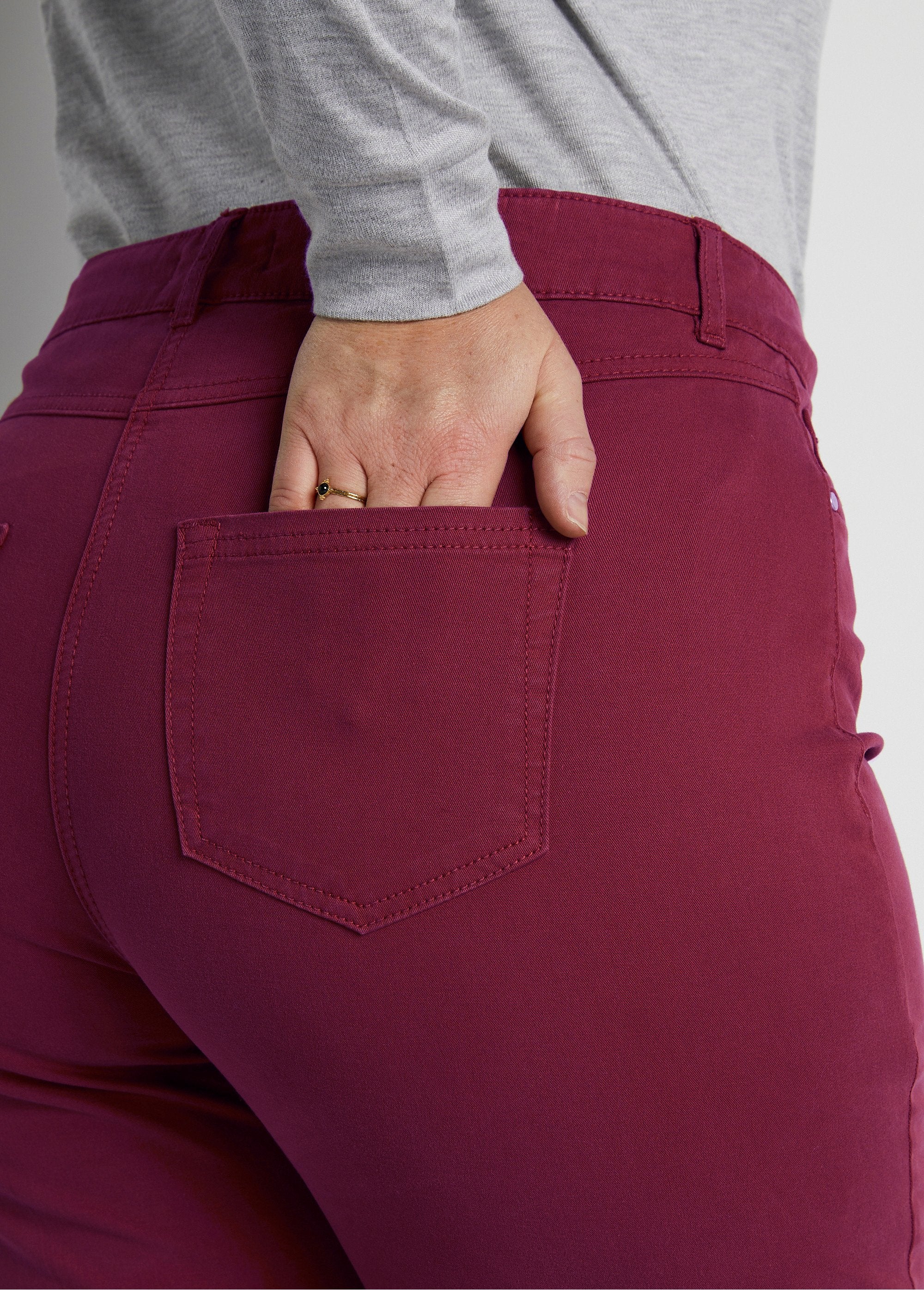 5-pocket_stretch_katoenen_broek_met_rechte_pijpen_Bordeaux_DE1_curvy