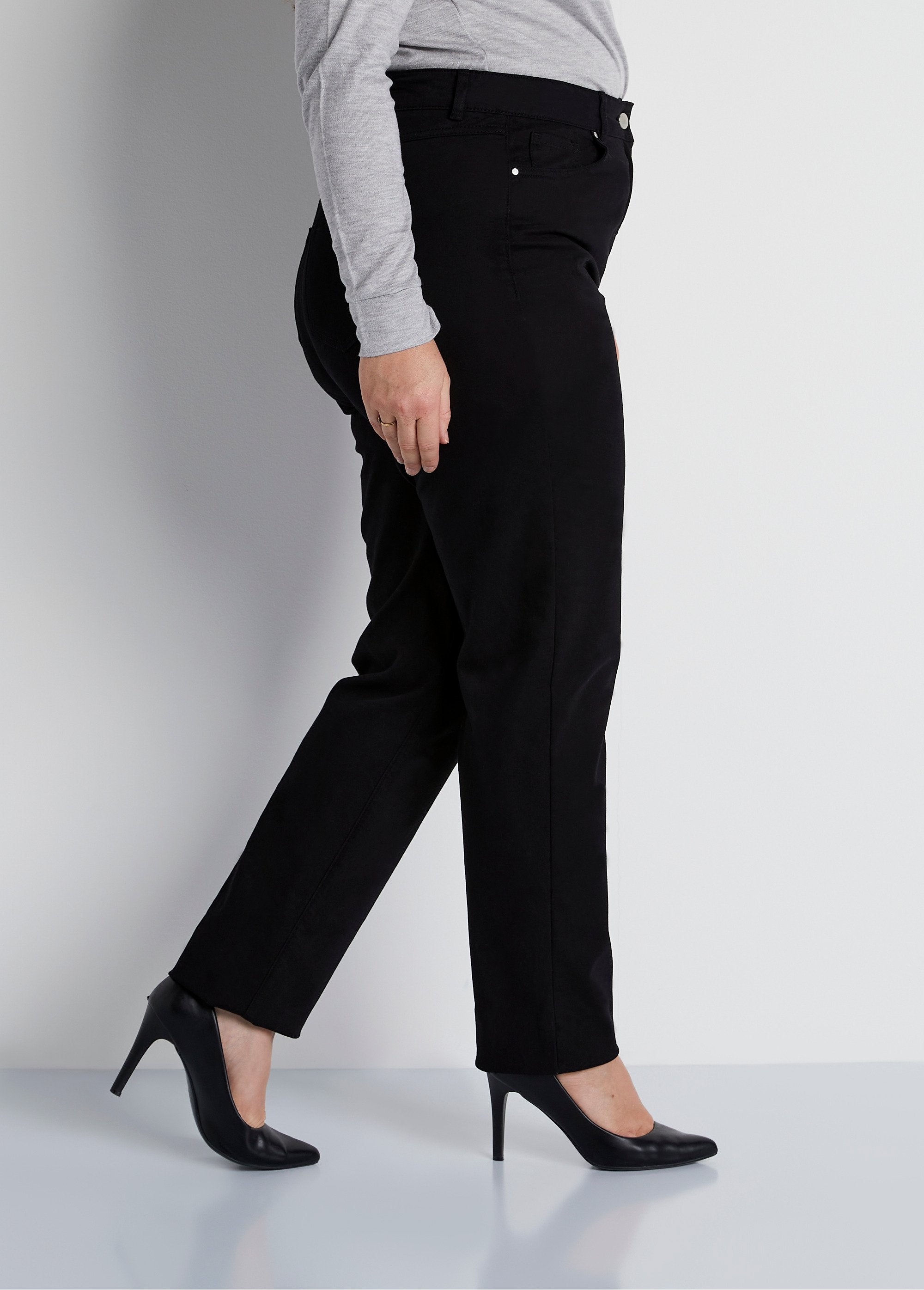 5-pocket_stretch_katoenen_broek_met_rechte_pijpen_ZWART_DR1_curvy