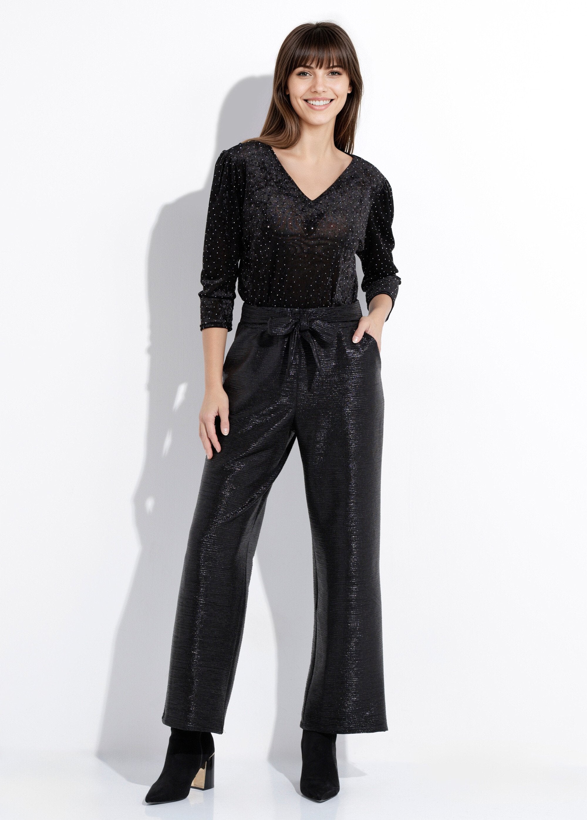 Glimmende_broek_met_wijde_pijpen_en_riem_in_de_taille_Noir_brillant__SF1_slim