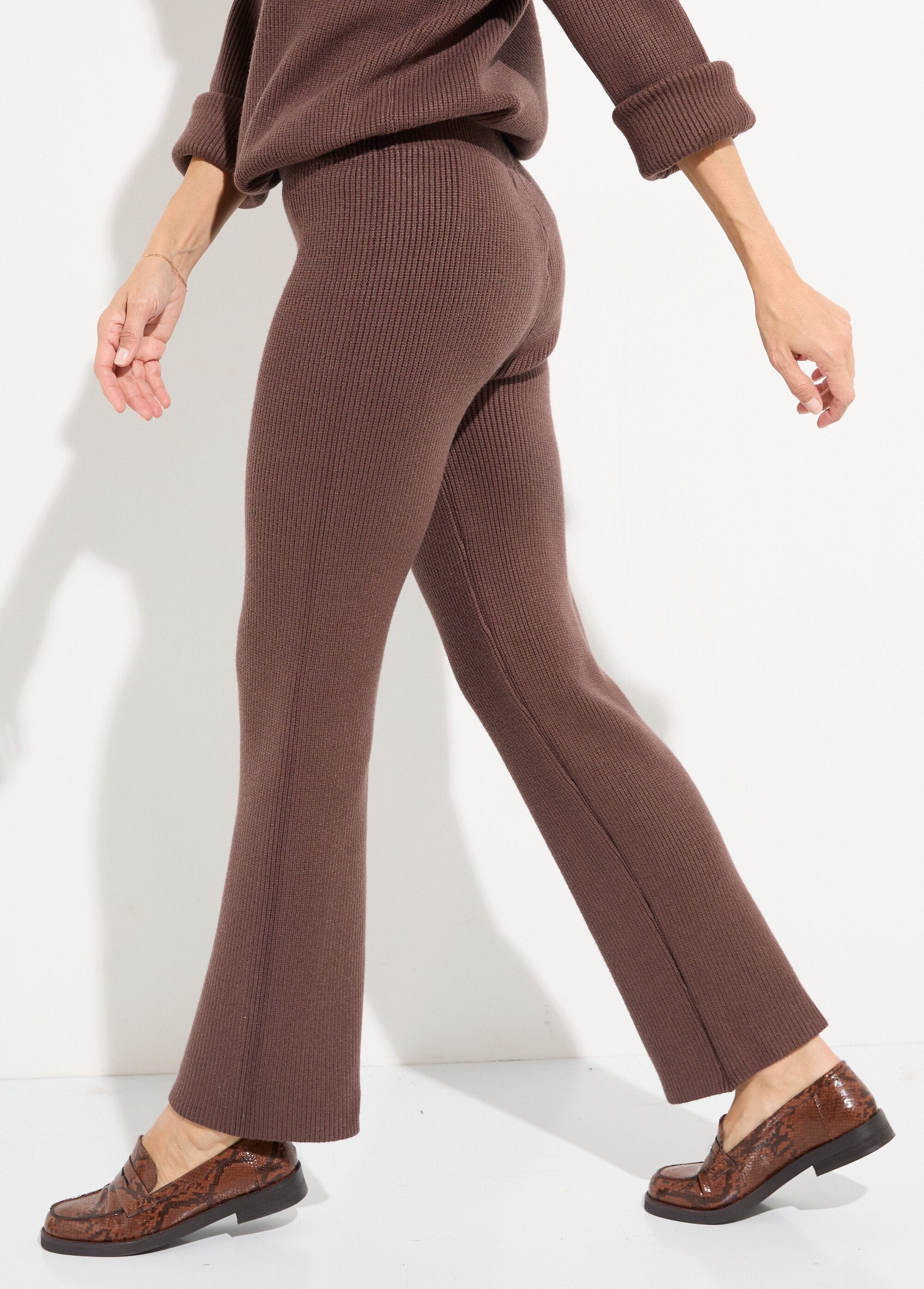 Comfortabele_mollig_gebreide_broek_Chocolat_GA1_slim