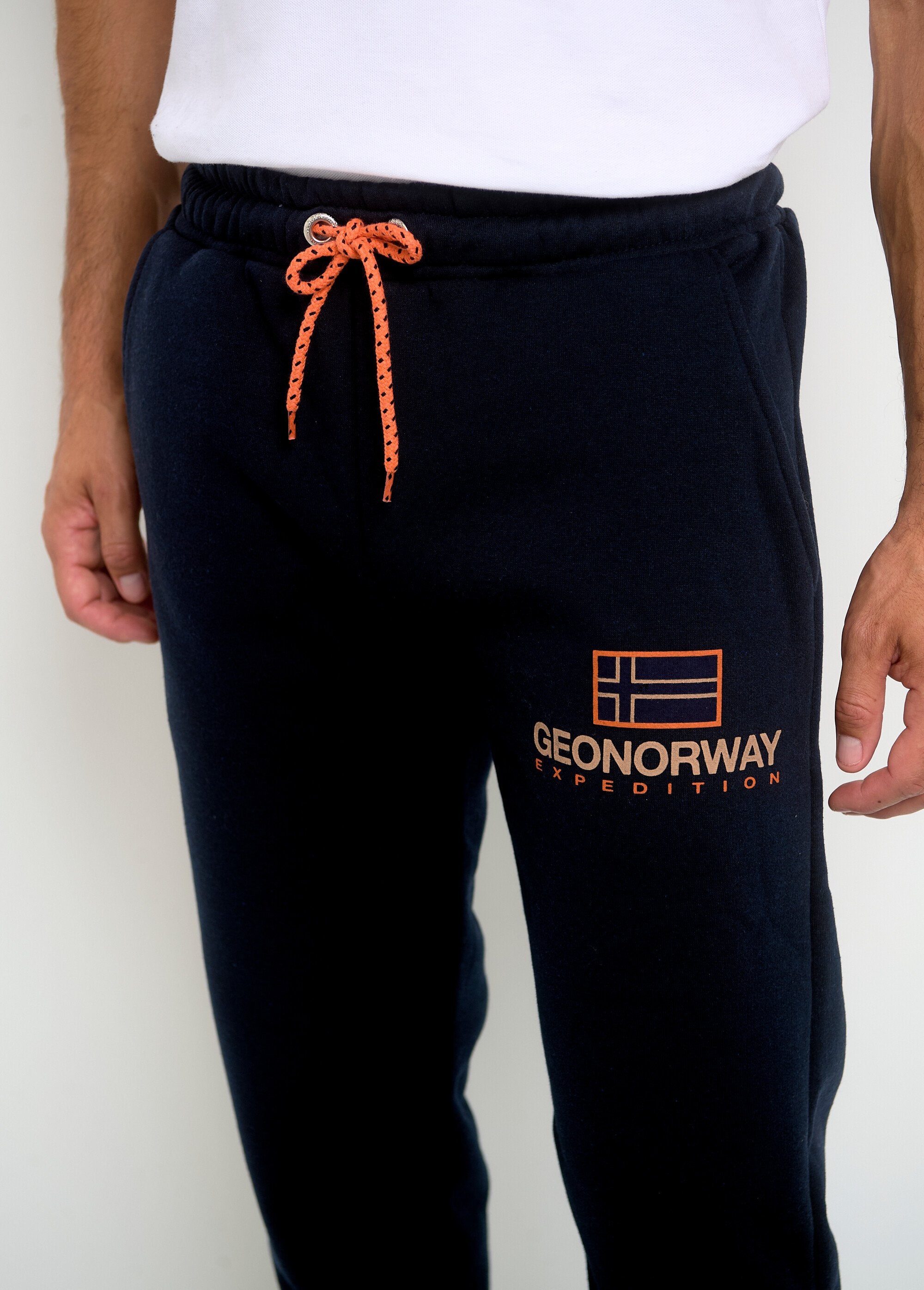 Joggingbroek_met_contrasterende_stropdas_Marine_DE1_slim