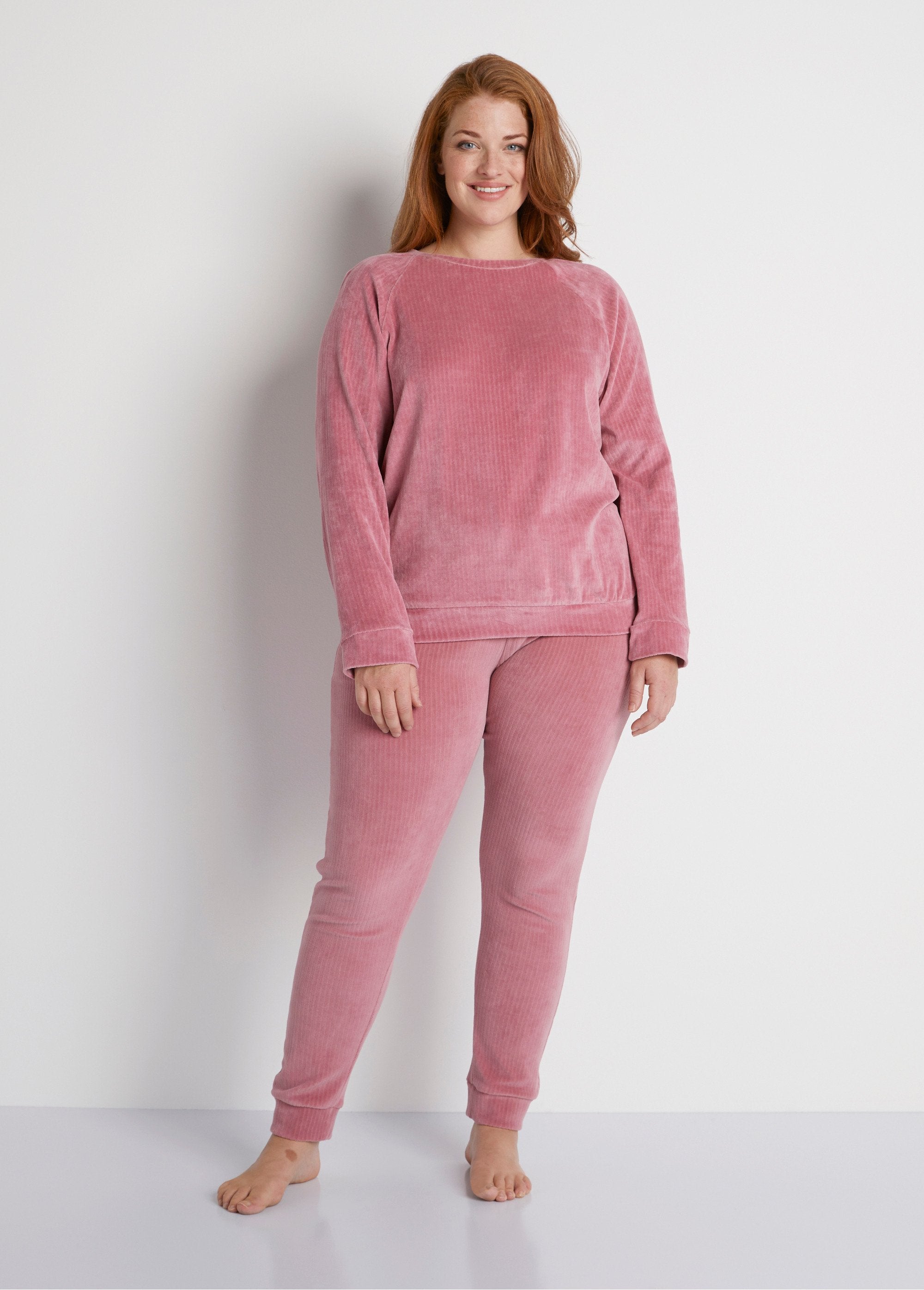 Pyjamabroek_van_ribfluweel_Rozenhout_FA1_curvy