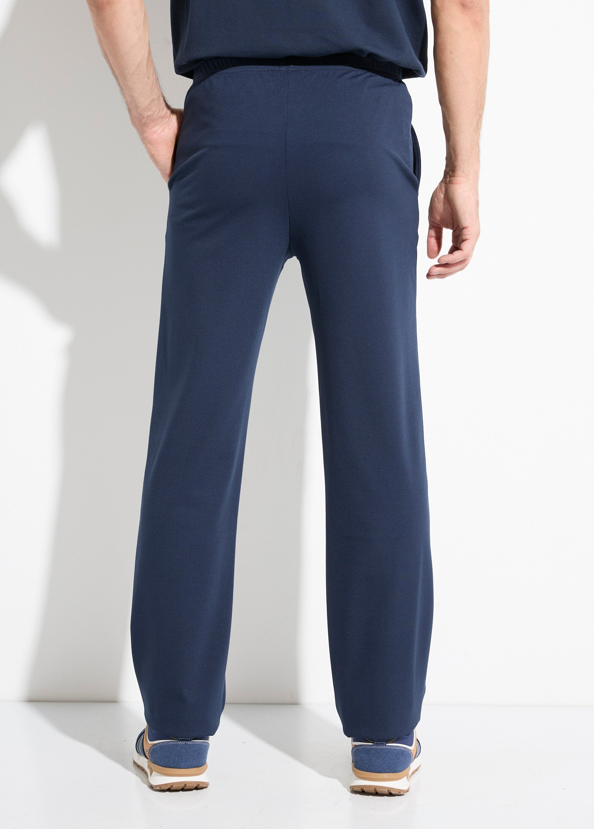 Rechte_broek_met_elastische_tailleband_van_stretchstof_Marine_DO1_slim