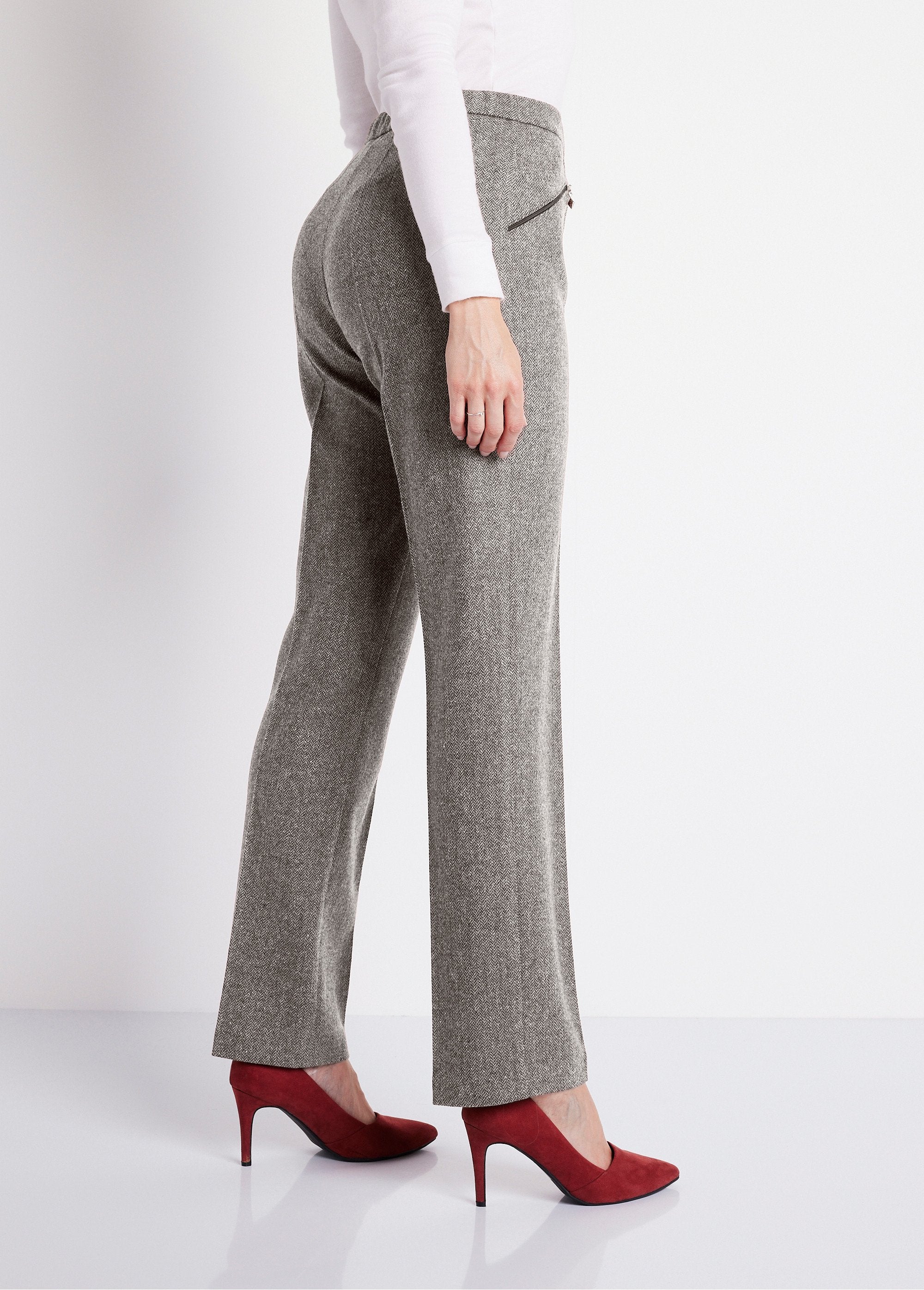Rechte_broek_met_visgraatmotief_of_gevlekte_pijpen_70_cm_binnenbeenlengte_Grijze_punthaken_DR1_slim