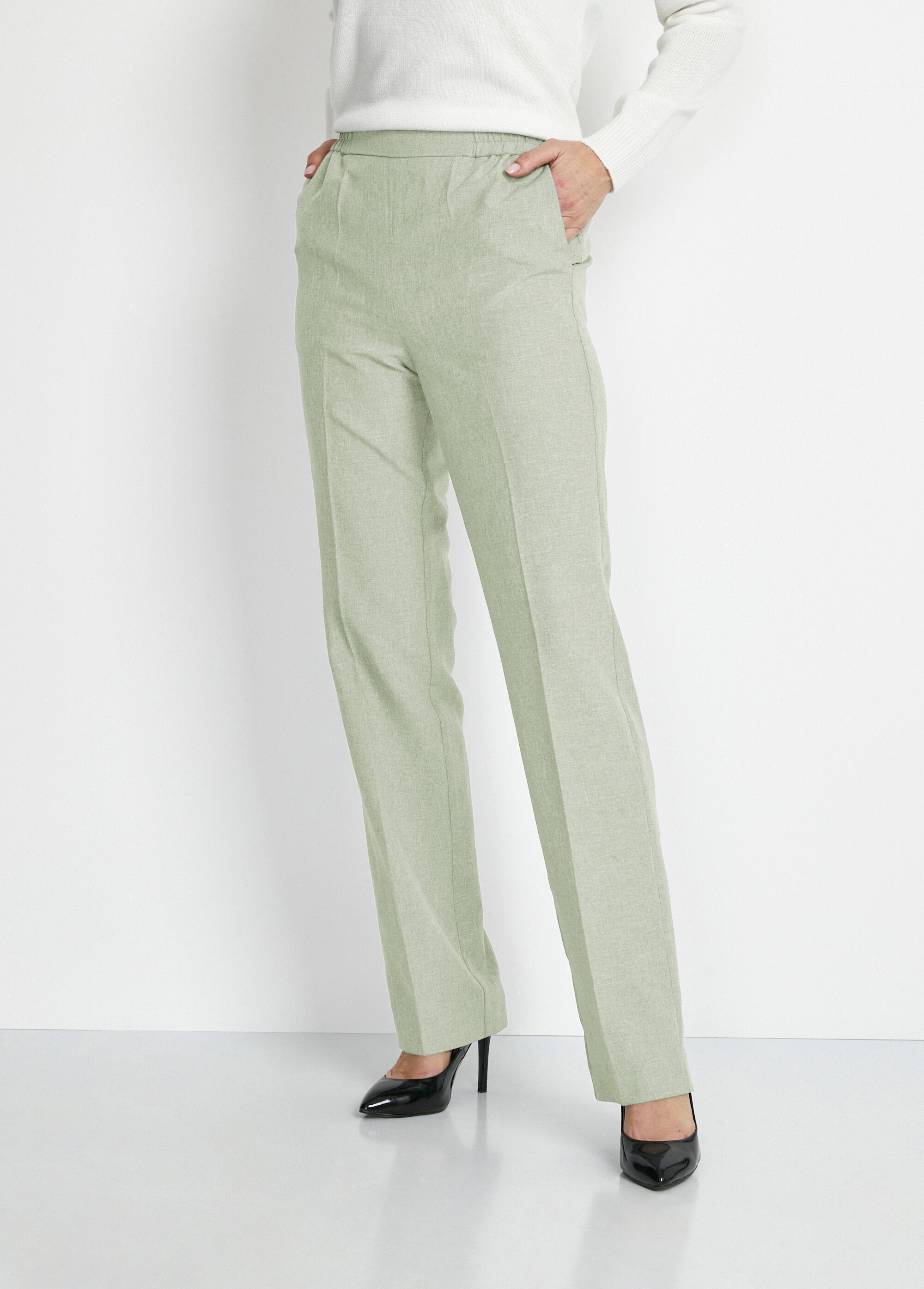 Rechte_broek_met_semi-elastische_tailleband_Amandel_groen_FA1_slim