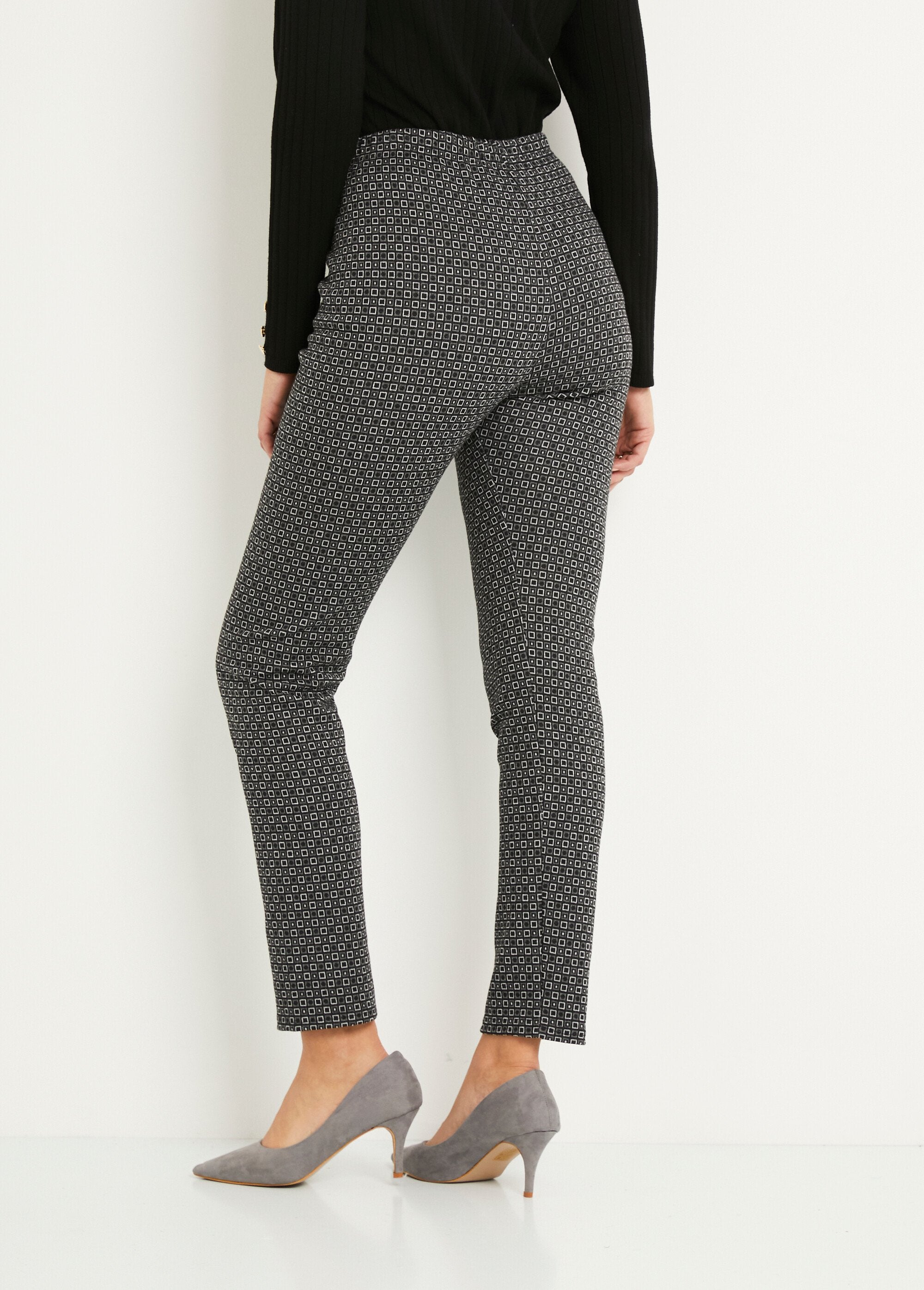 Rechte,_taps_toelopende_broek_met_jacquard_elastische_tailleband_Gris_et_noir_DO1_slim