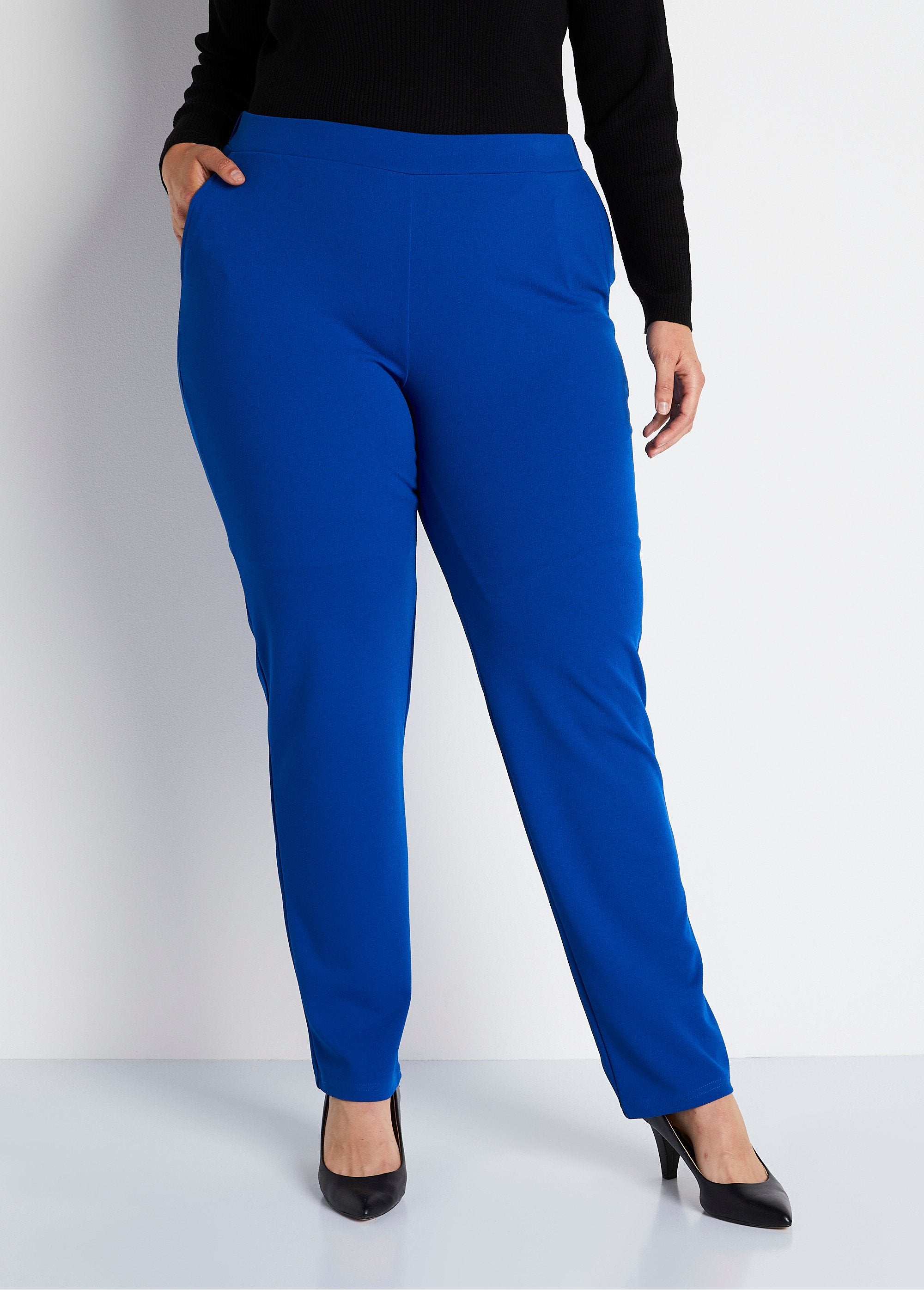 Rechte_broek_met_elastische_tailleband_in_crêpe_breisel_Hard_blauw_FA1_curvy