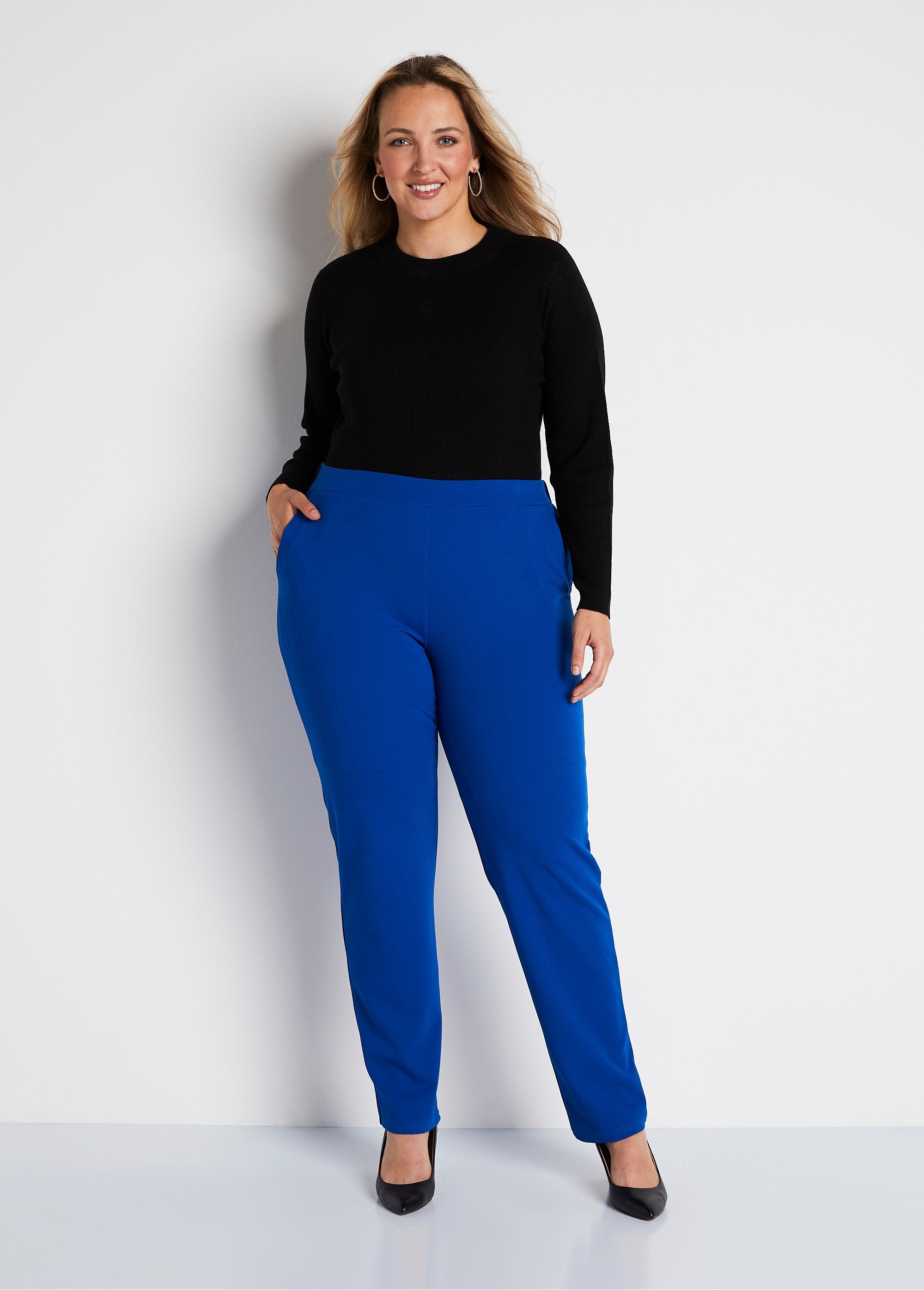 Rechte_broek_met_elastische_tailleband_in_crêpe_breisel_Hard_blauw_SF1_curvy