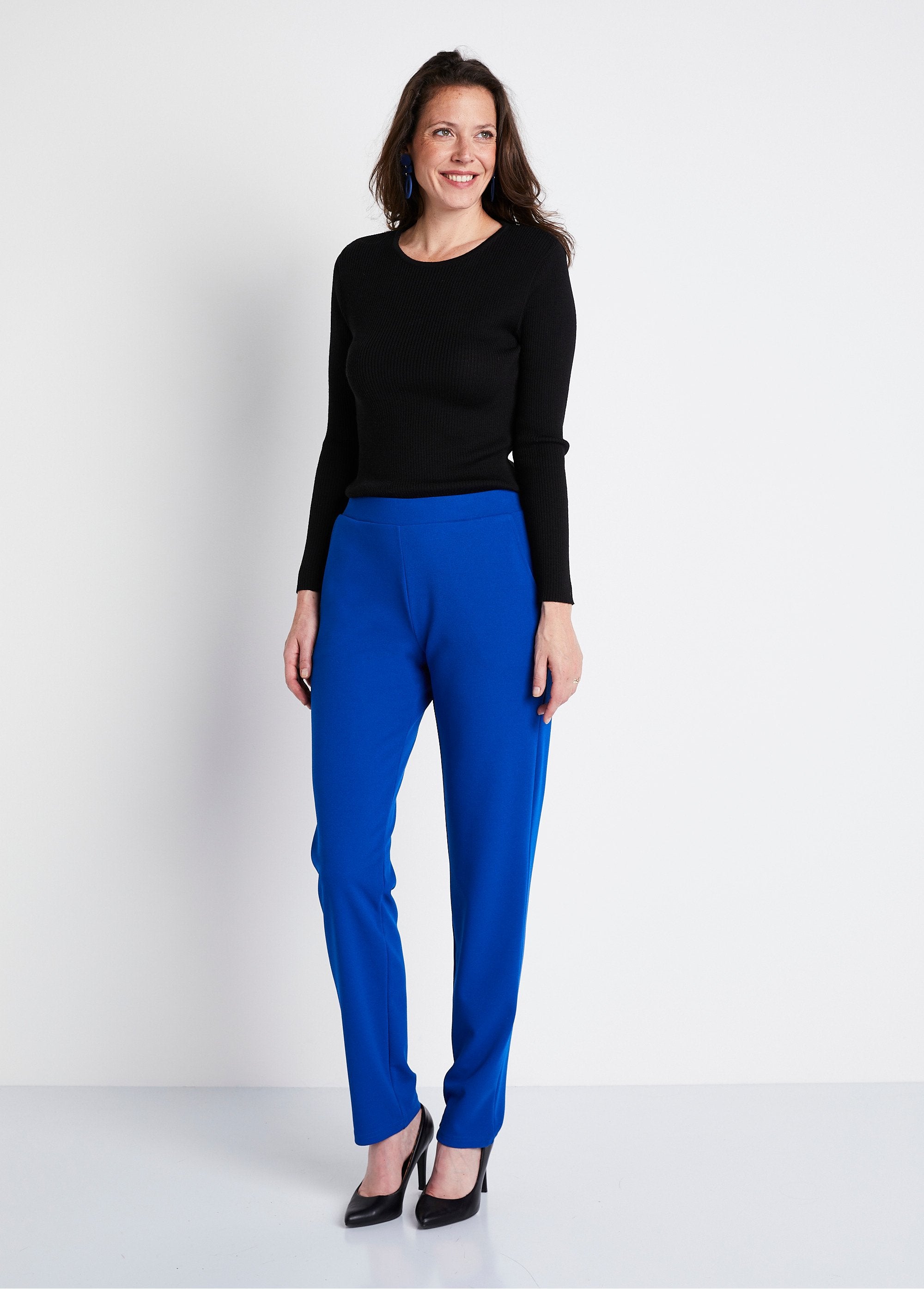 Rechte_broek_met_elastische_tailleband_in_crêpe_breisel_Hard_blauw_SF1_slim